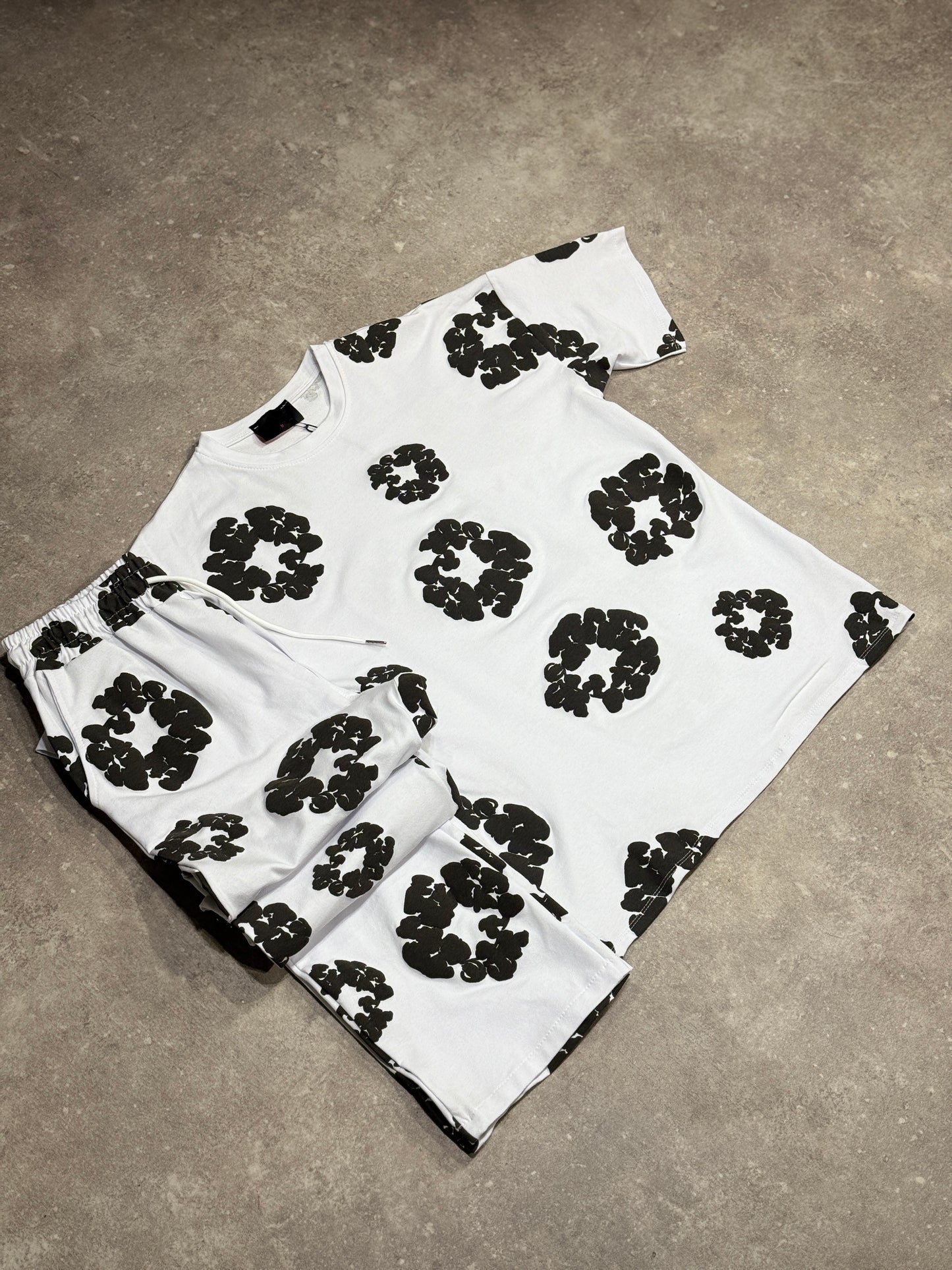 Ensemble Tee-Shirt et Pantalon jogging Fleur Blanc et Noir