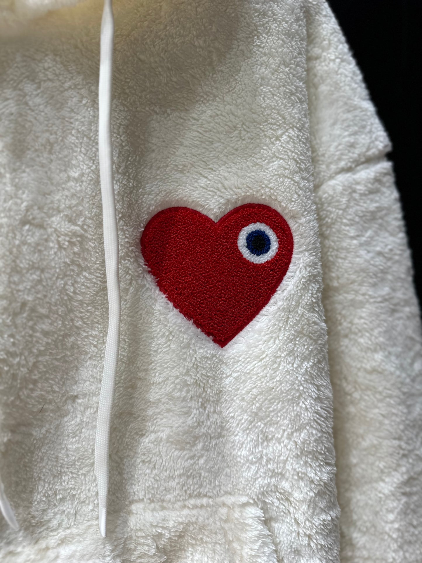 Sweat Moumoute à Capuche Blanc Avec Cœur Rouge