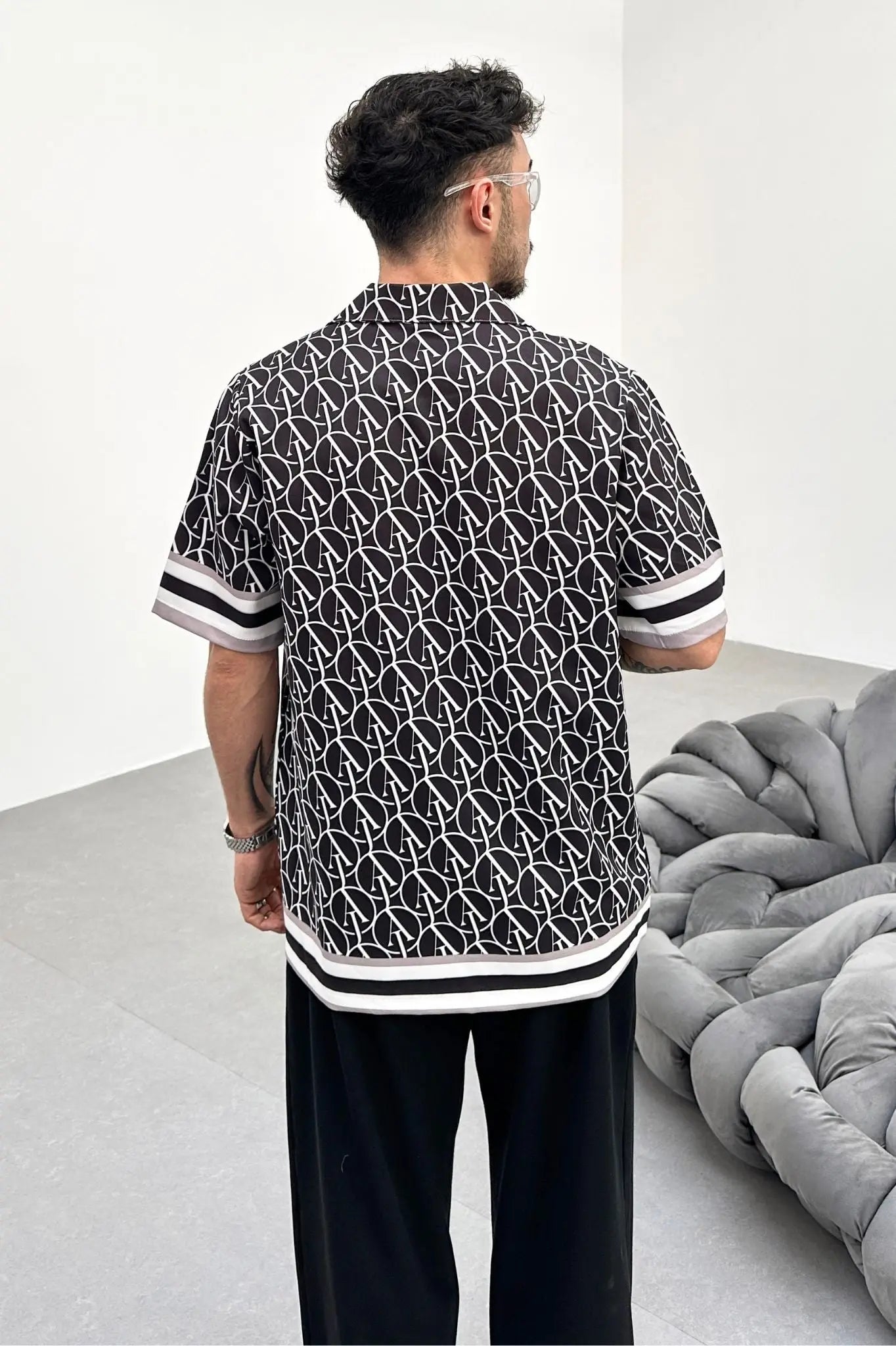 Chemise Homme Imprimée coupe droite manches courte Noir et Blanc bonhomme