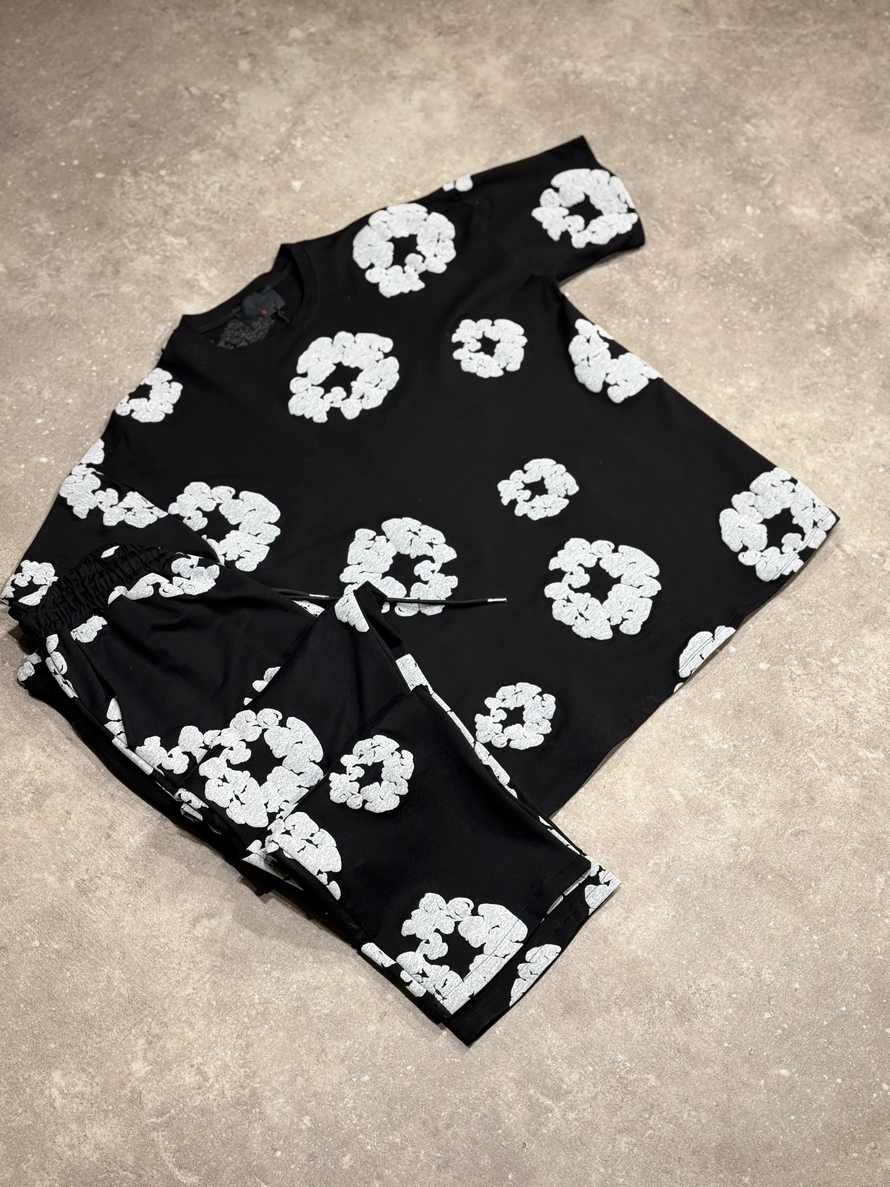 Ensemble Tee-Shirt et Pantalon jogging Fleur noir et blanc bonhomme
