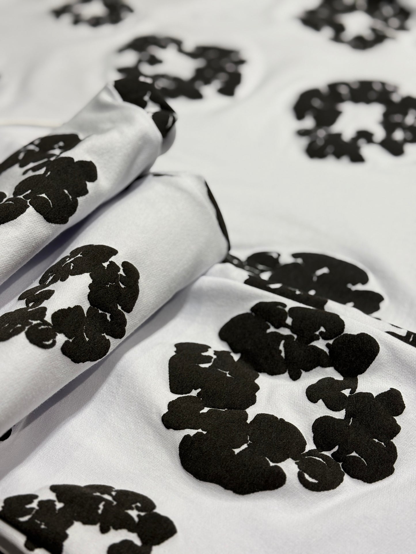 Ensemble Tee-Shirt et Pantalon jogging Fleur Blanc et Noir