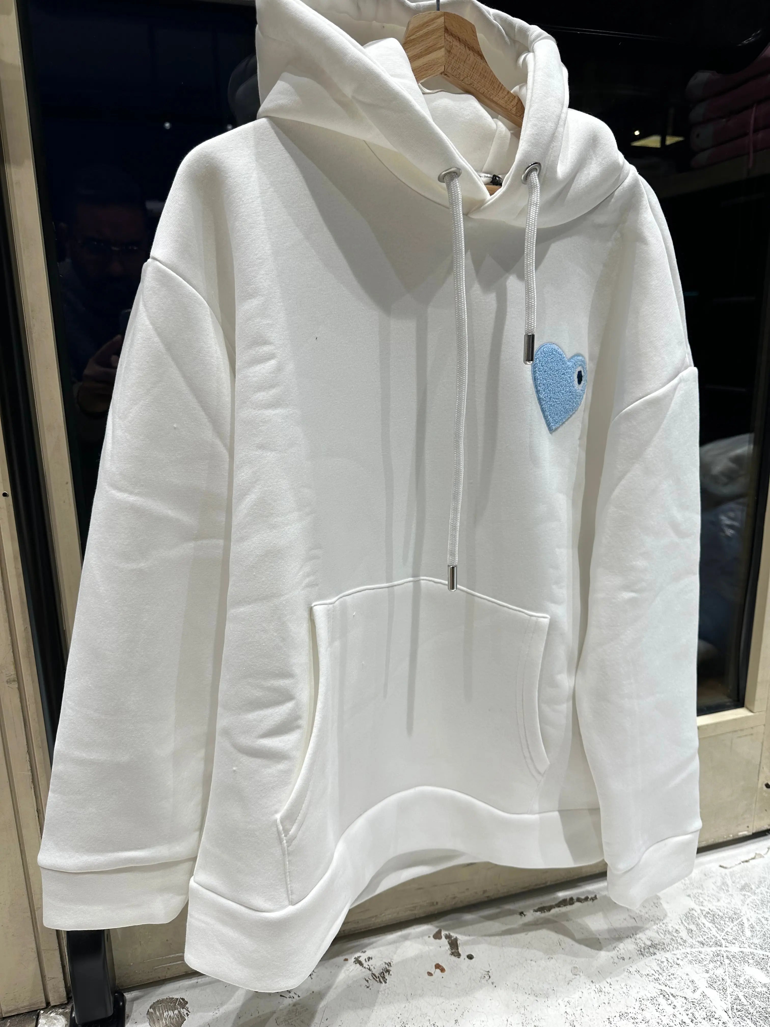 Sweat capuche Blanc avec cœur Ciel - bonhomme