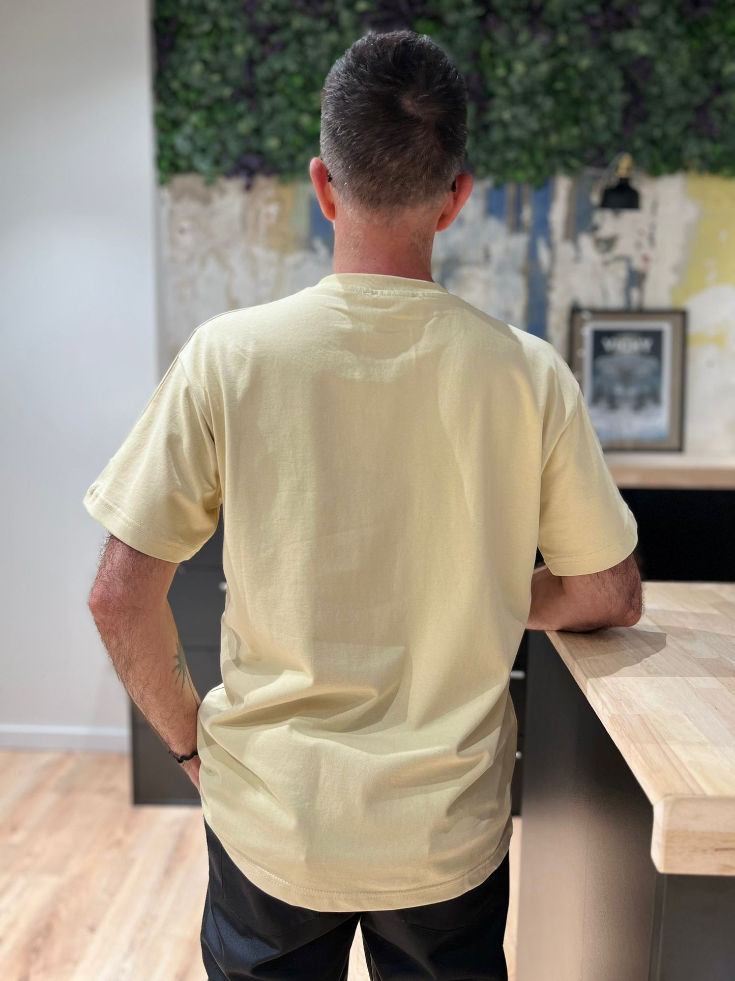 Tee shirt beige avec motif Coeur blanc Homme