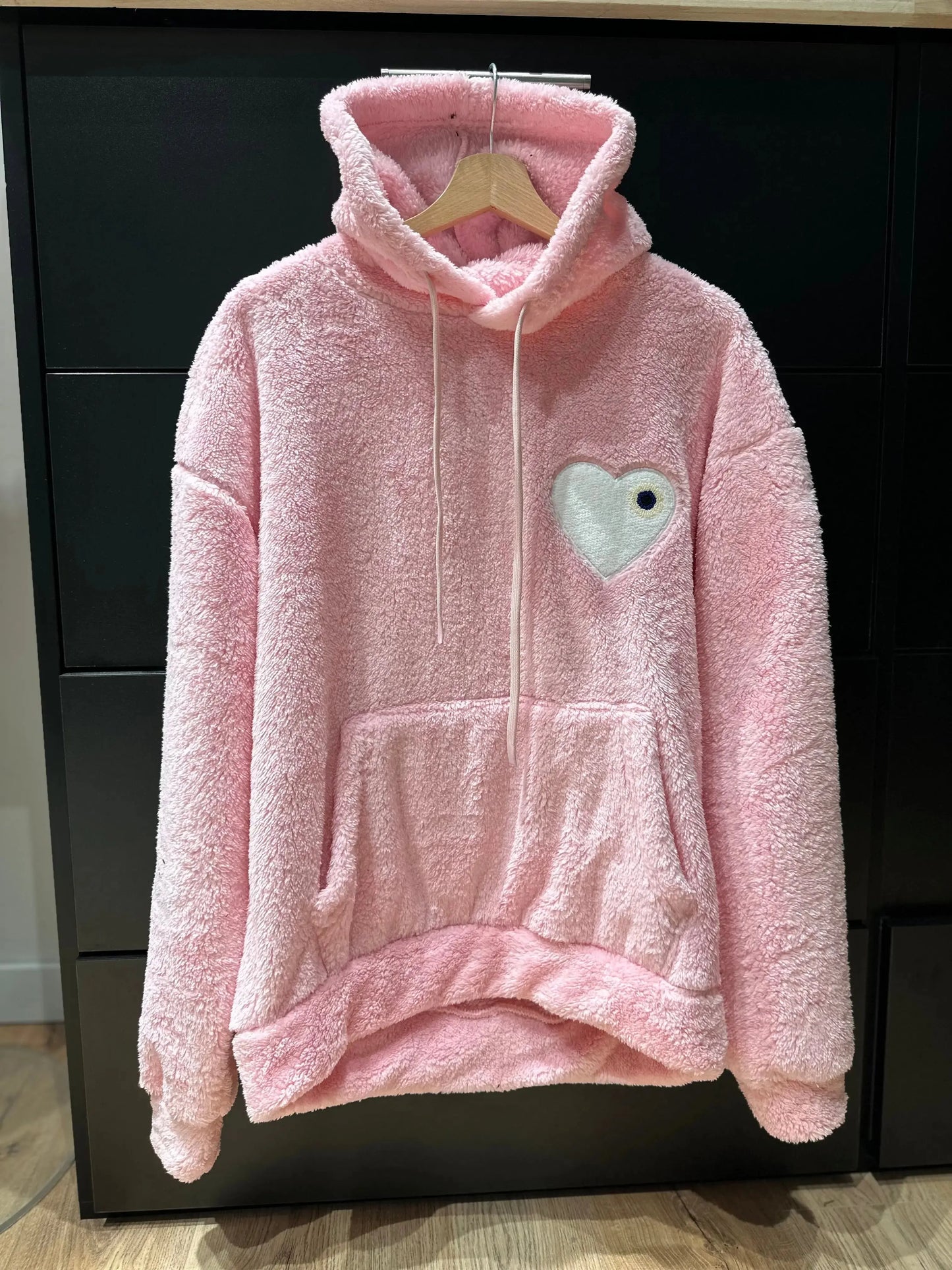 Sweat Moumoute à Capuche Rose Avec Cœur Blanc bonhomme