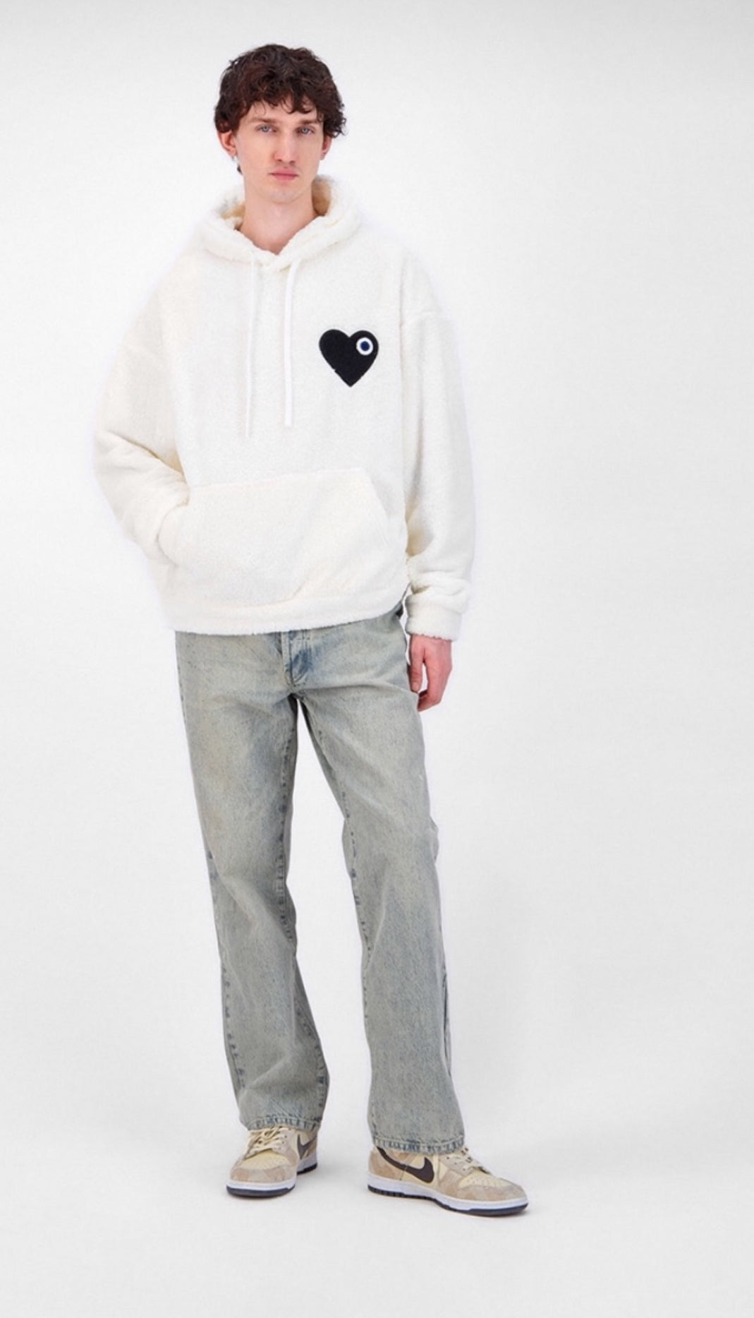 Sweat Moumoute à Capuche Blanc Avec Cœur Noir