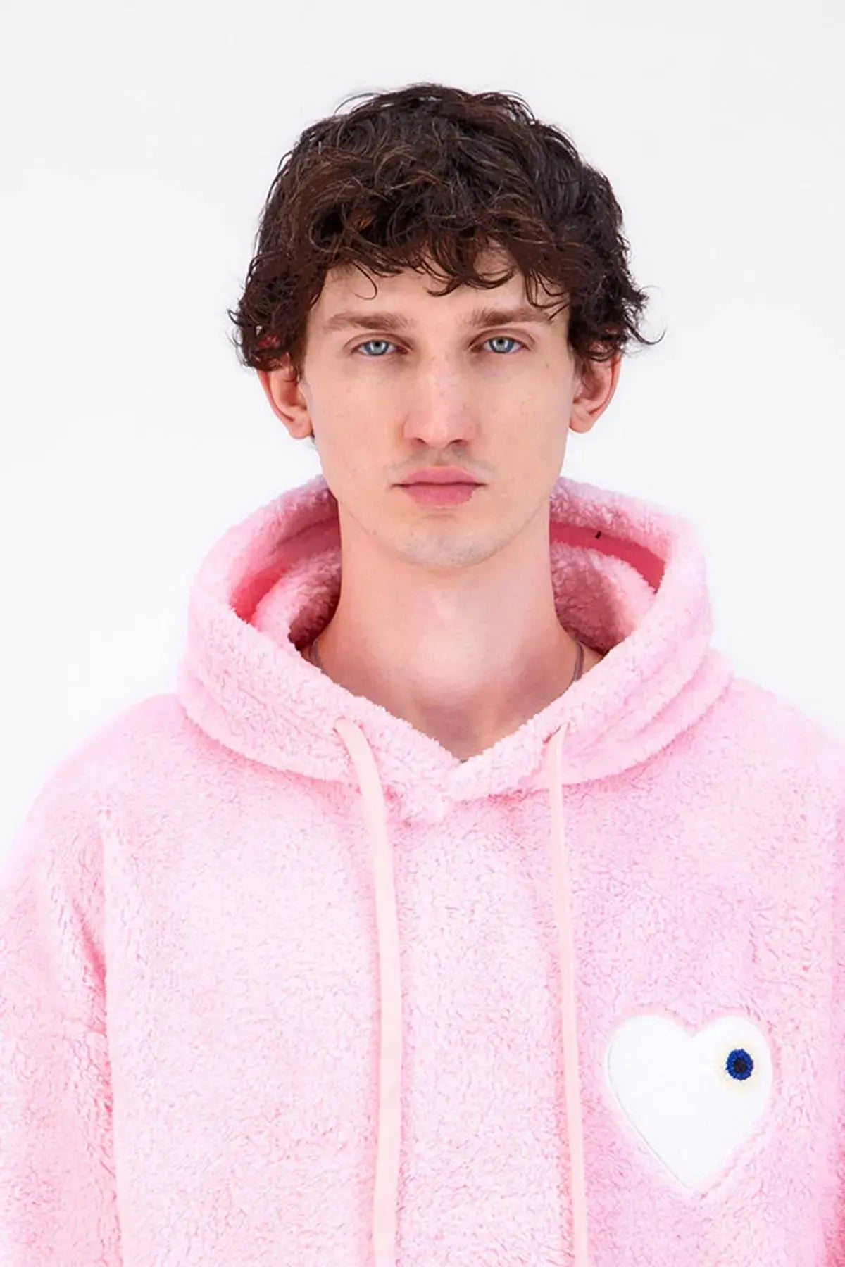 Sweat Moumoute à Capuche Rose Avec Cœur Blanc bonhomme