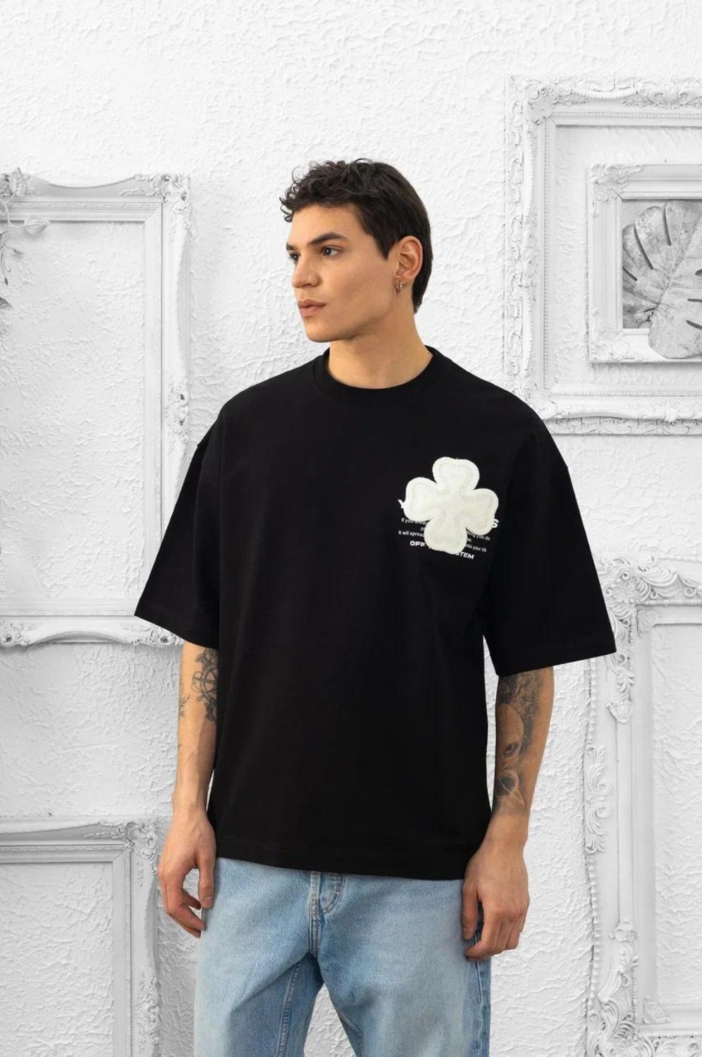 T-shirt Noir Oversize avec motif floral en couture tricoté
