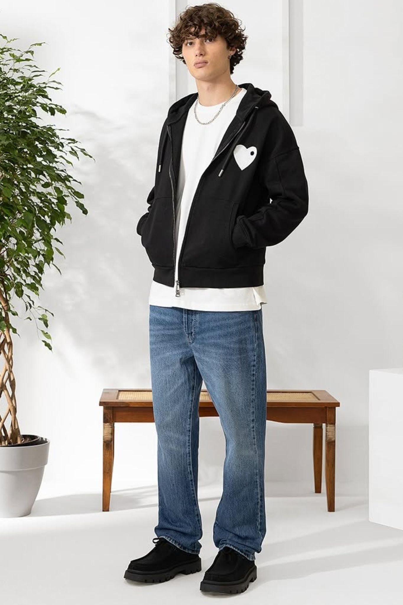 Veste noir Coeur Blanc avec capuche et fermeture Zip