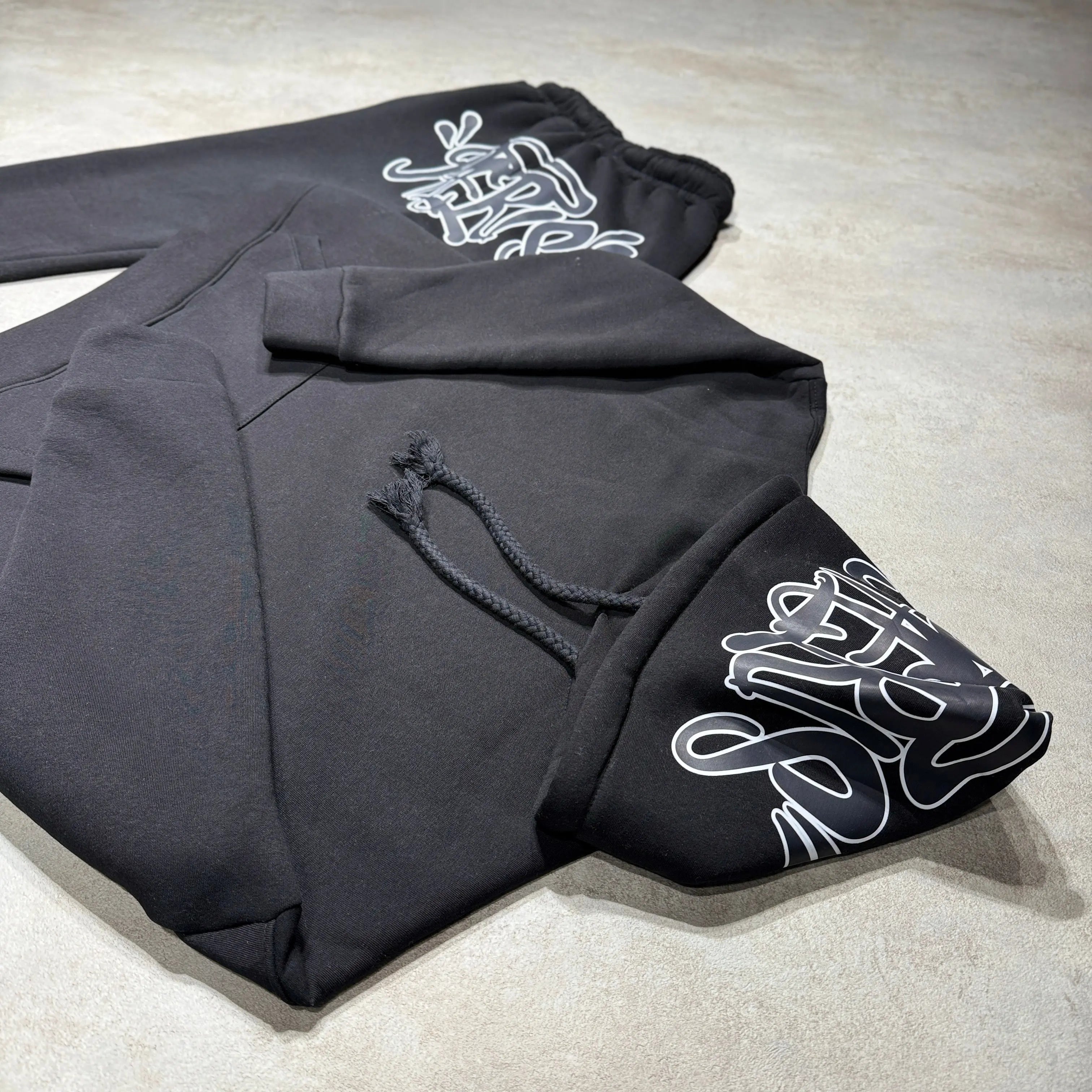 Ensemble Noir Sweat Capuche et Pantalon Paris bonhomme