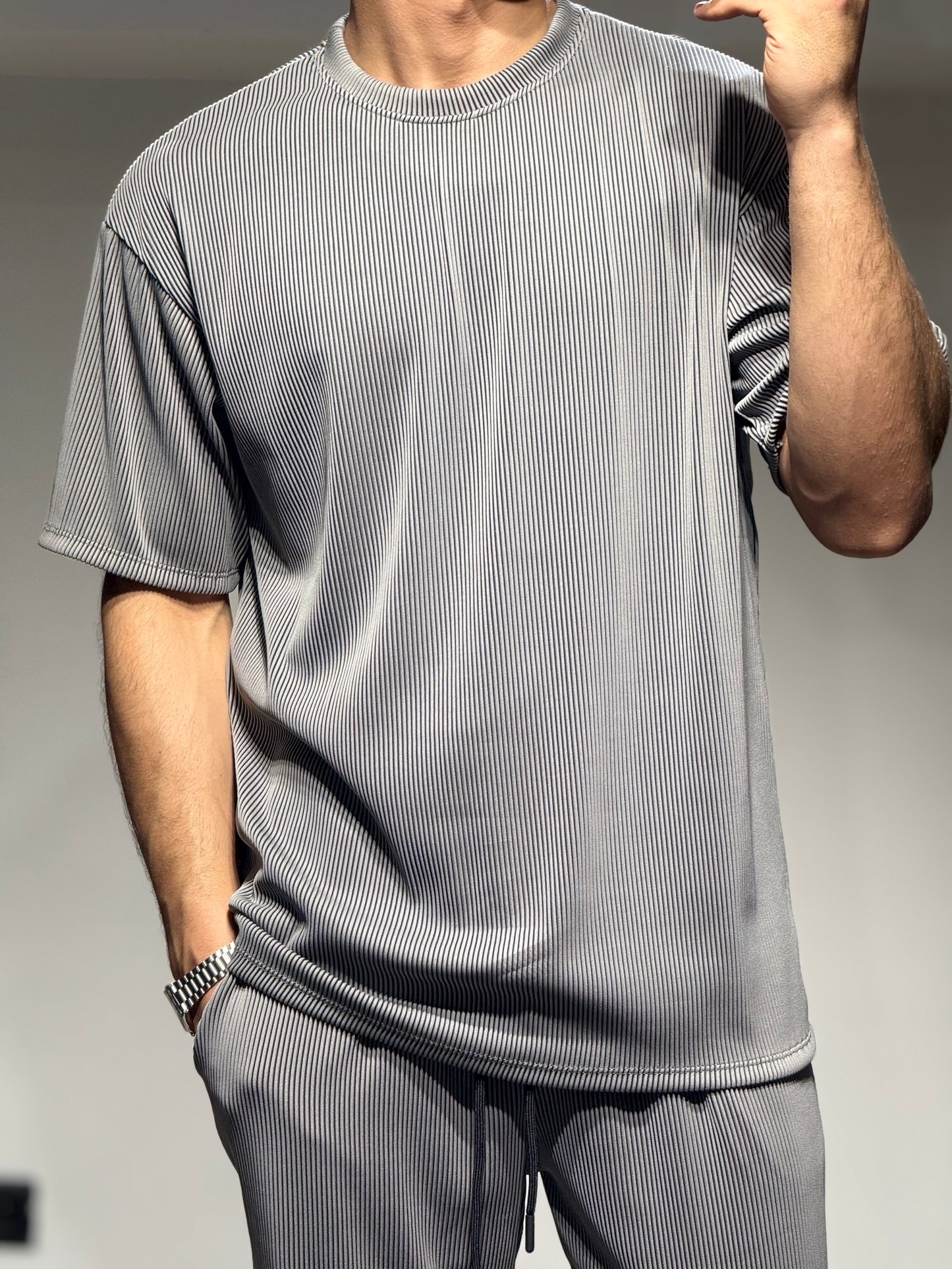 Ensemble Plissé Tee Shirt et Pantalon Gris