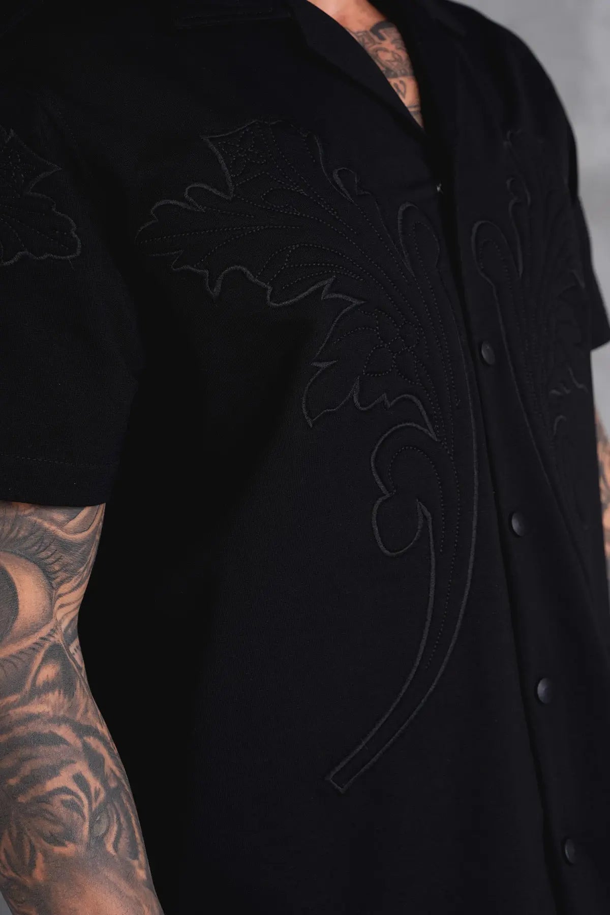 Chemise Noir Brodée bonhomme