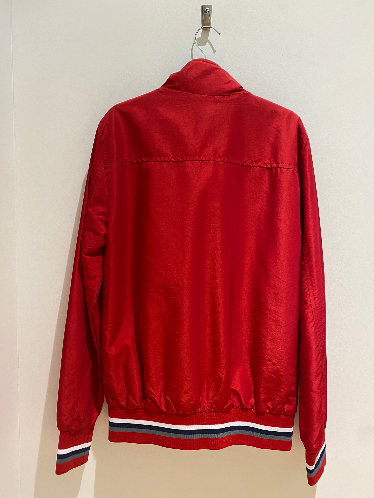 Veste rouge universitaire bonhomme