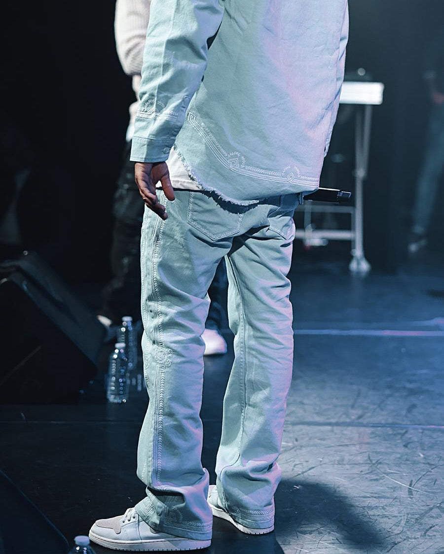 L'ensemble Chemise et Pantalon Gris Clair Brodés