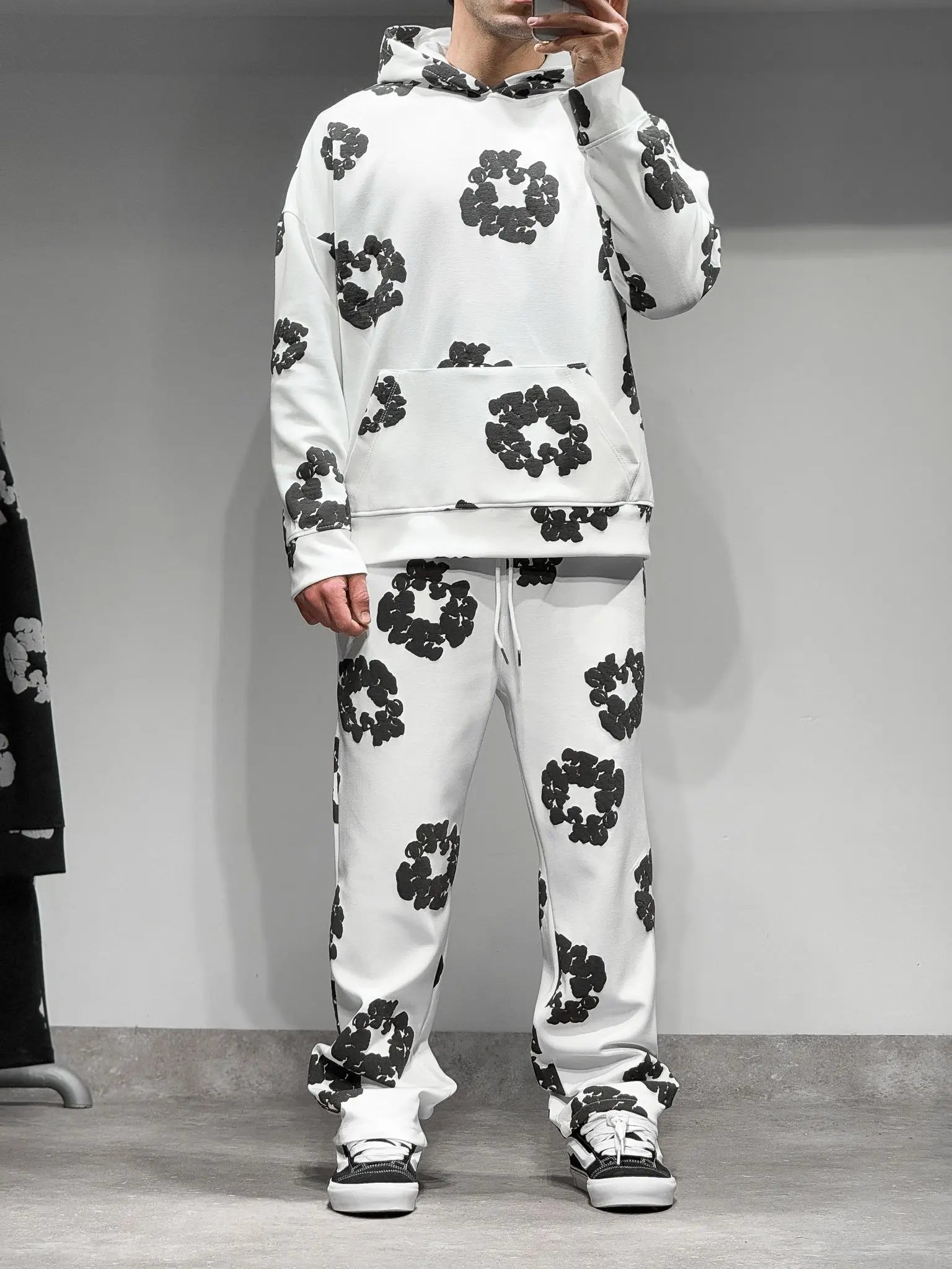 Ensemble fleur blanc noir, Sweat et pantalon jogging bonhomme