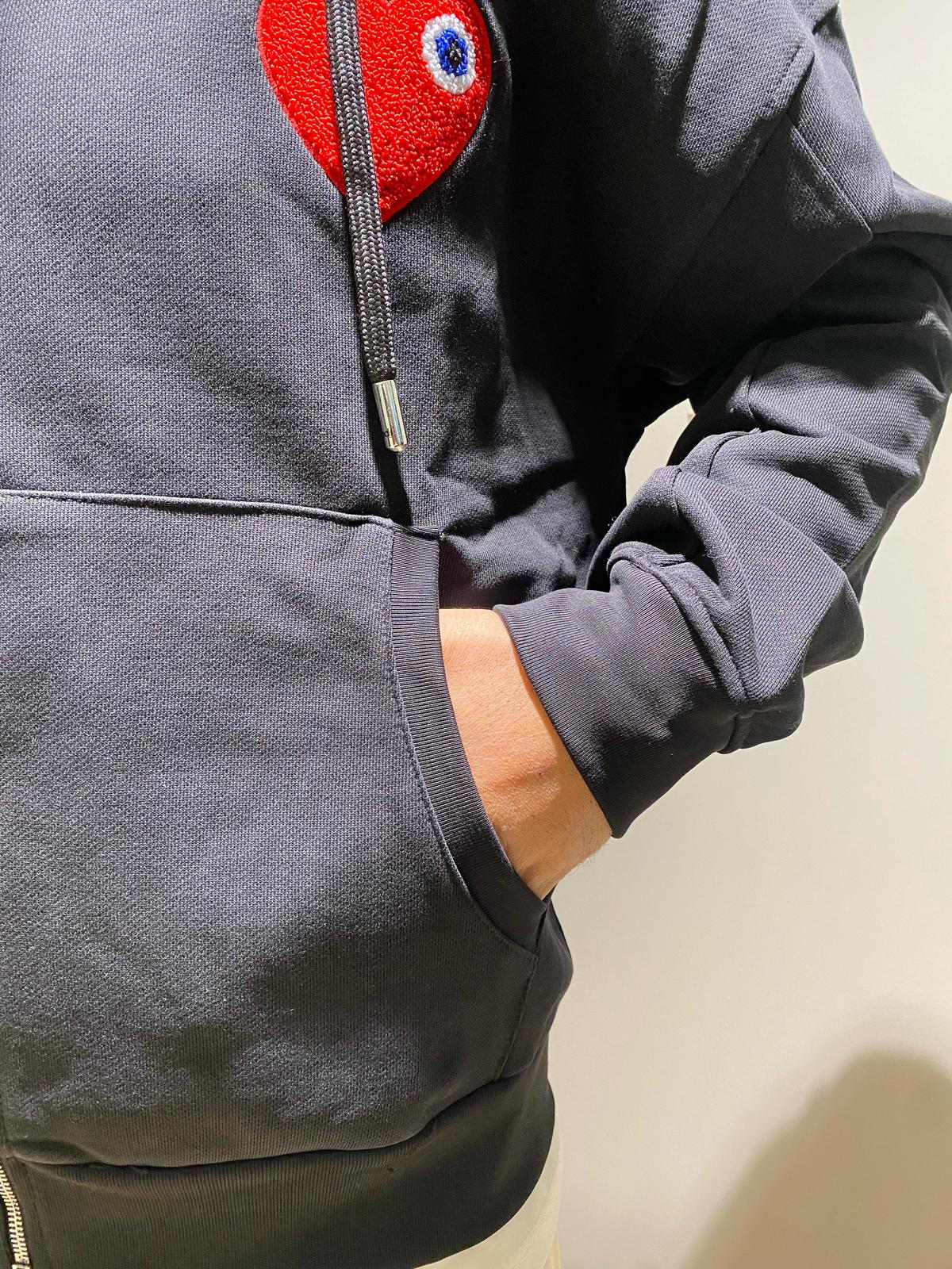 Veste noir Coeur Rouge avec capuche et fermeture Zip