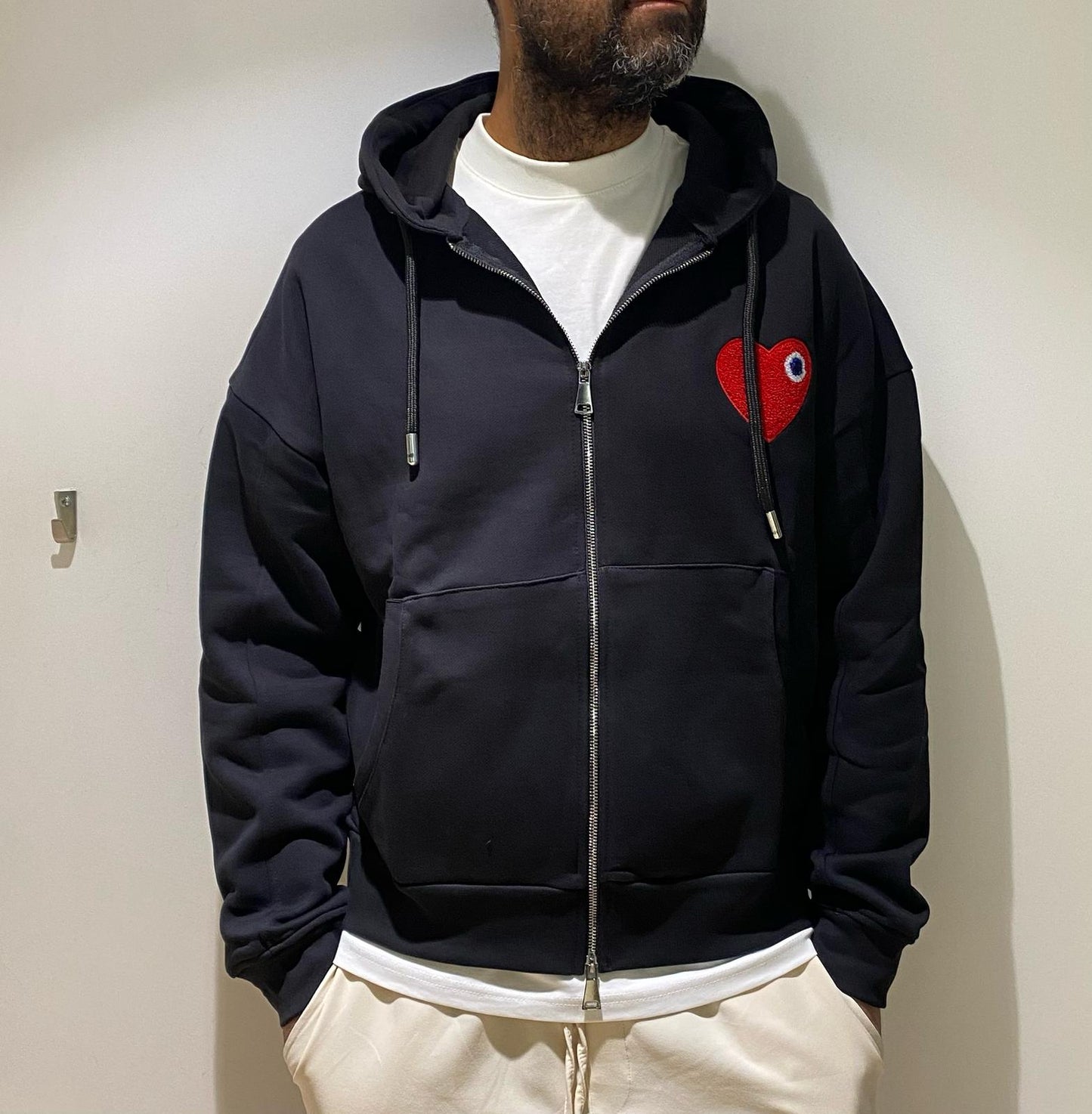 Veste noir Coeur Rouge avec capuche et fermeture Zip
