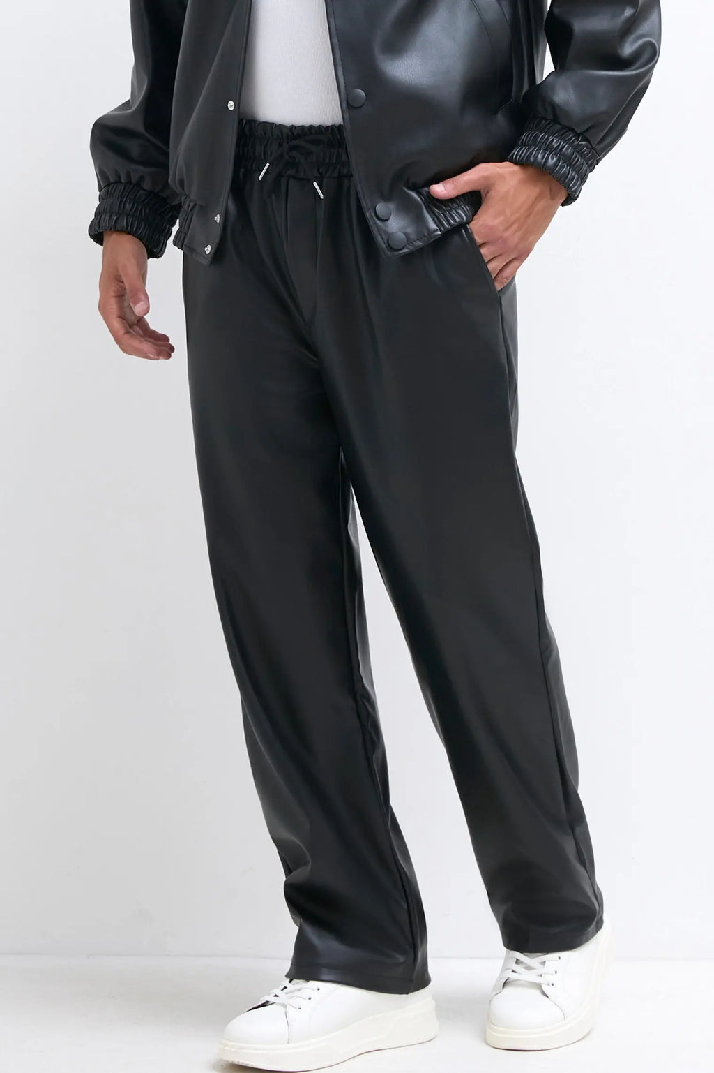Pantalon noir en similicuir bonhomme