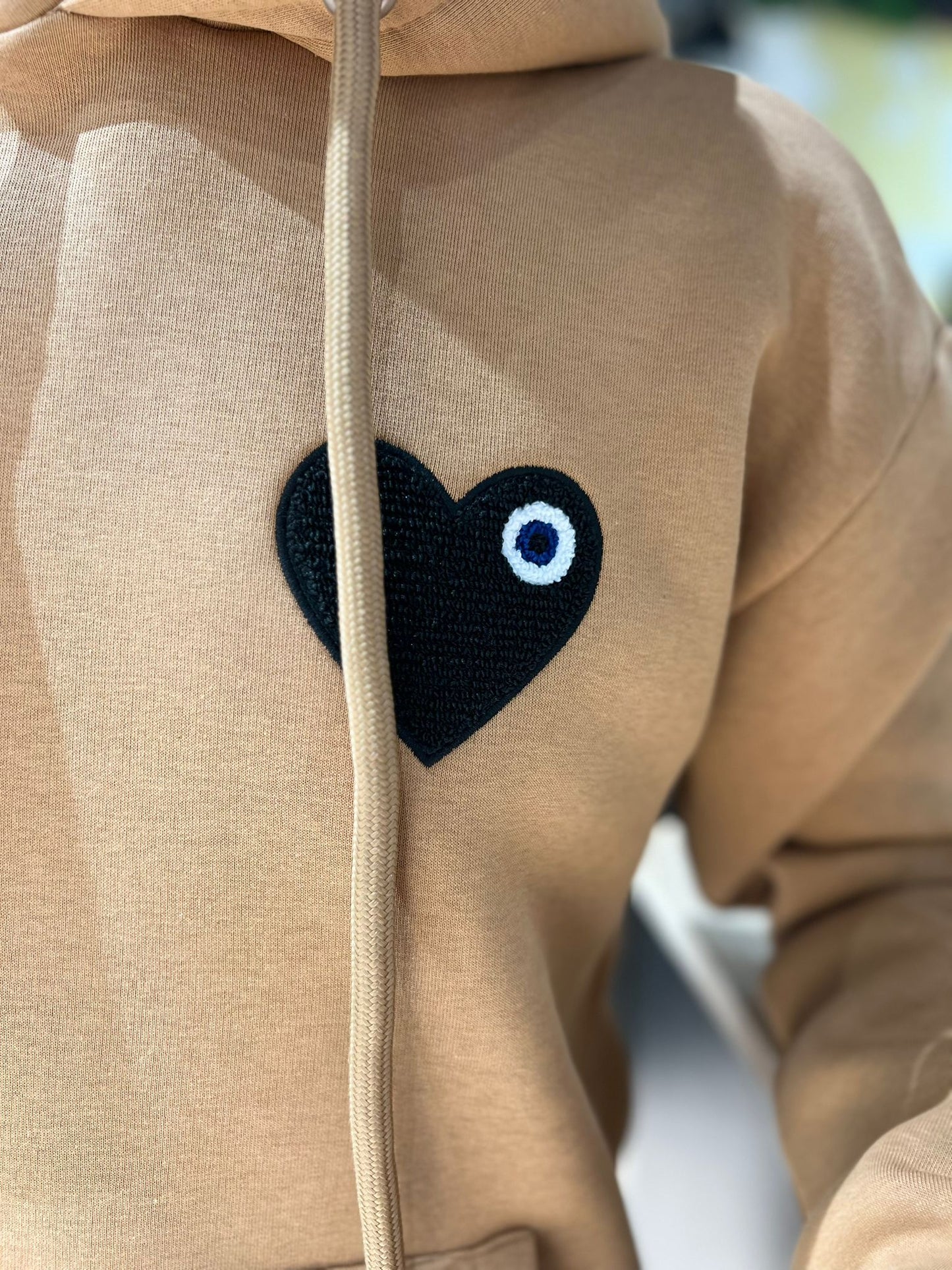 Sweat à Capuche beige clair avec motif Coeur noir Homme