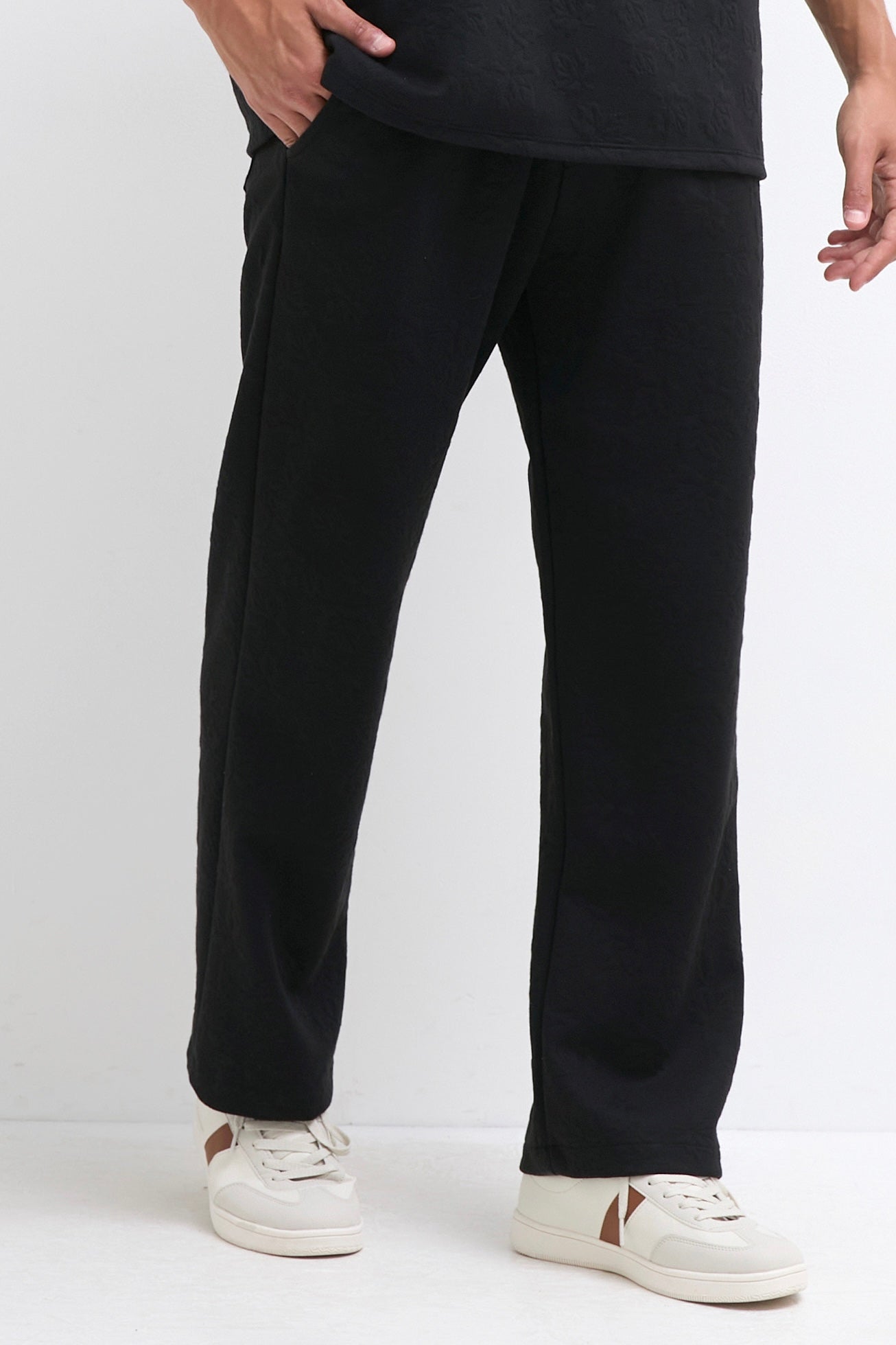 Pantalon jogging noir brodé florale