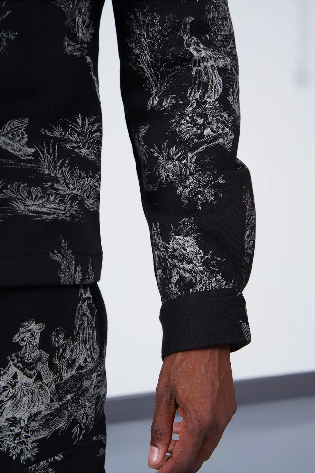 Ensemble jogging noir imprimé toile de jouy bonhomme