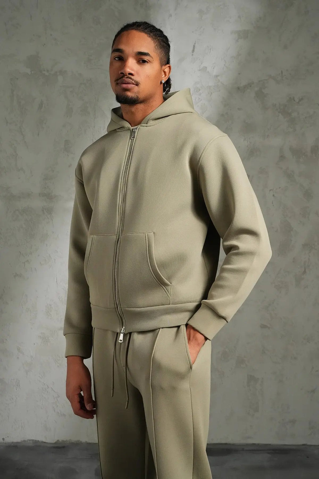 Ensemble jogging Kaki zippé – IKAO Paris bonhomme