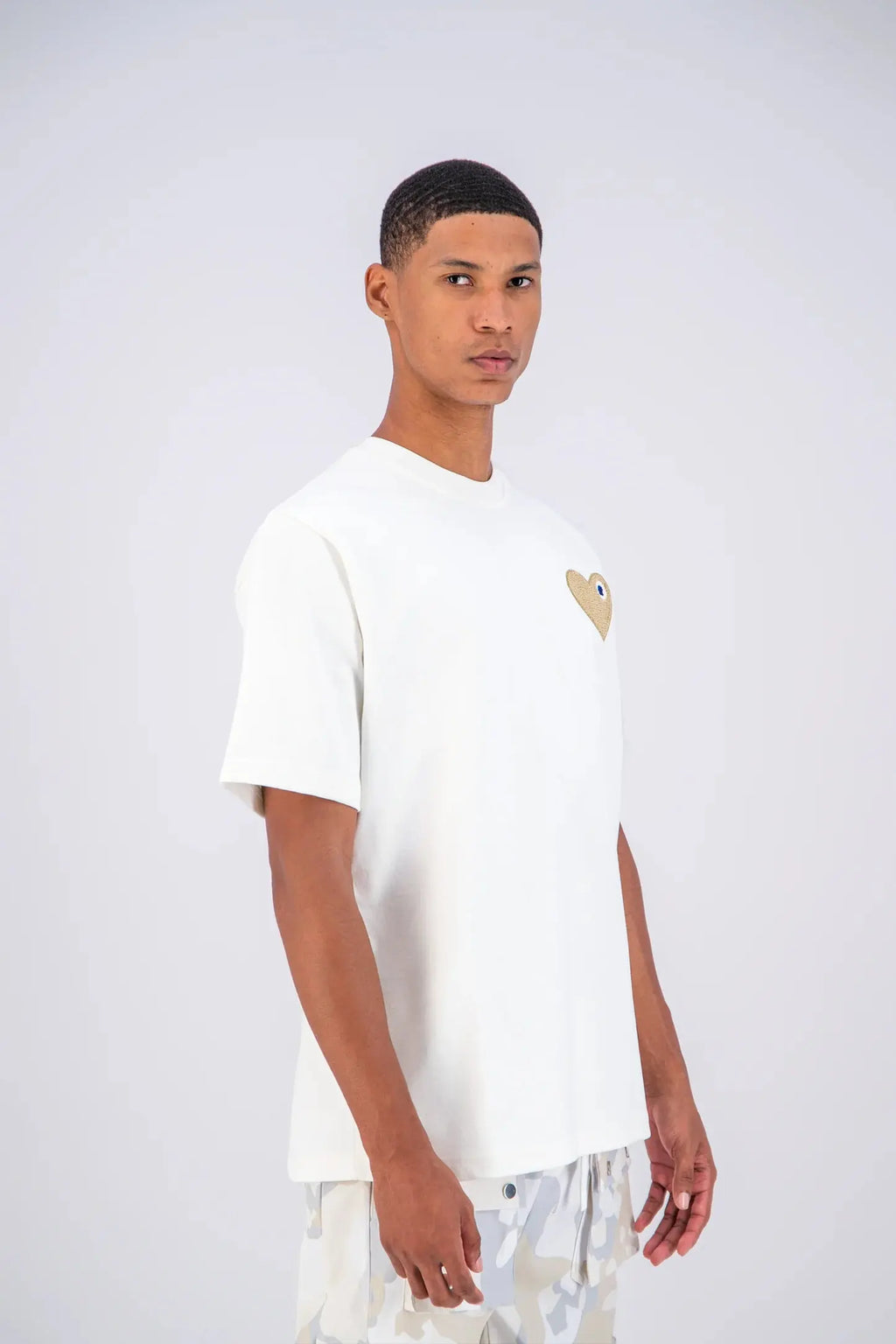 Tee shirt Blanc avec motif Coeur Beige Hommei - bonhomme