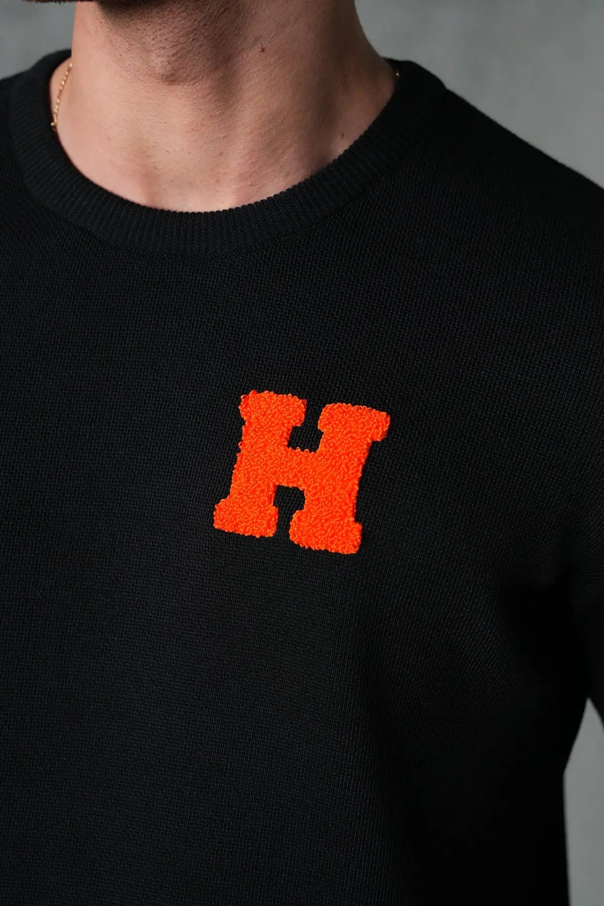 Pull Maille Homme Signature “H” – Élégance Moderne & Confort Premium (Copie) bonhomme