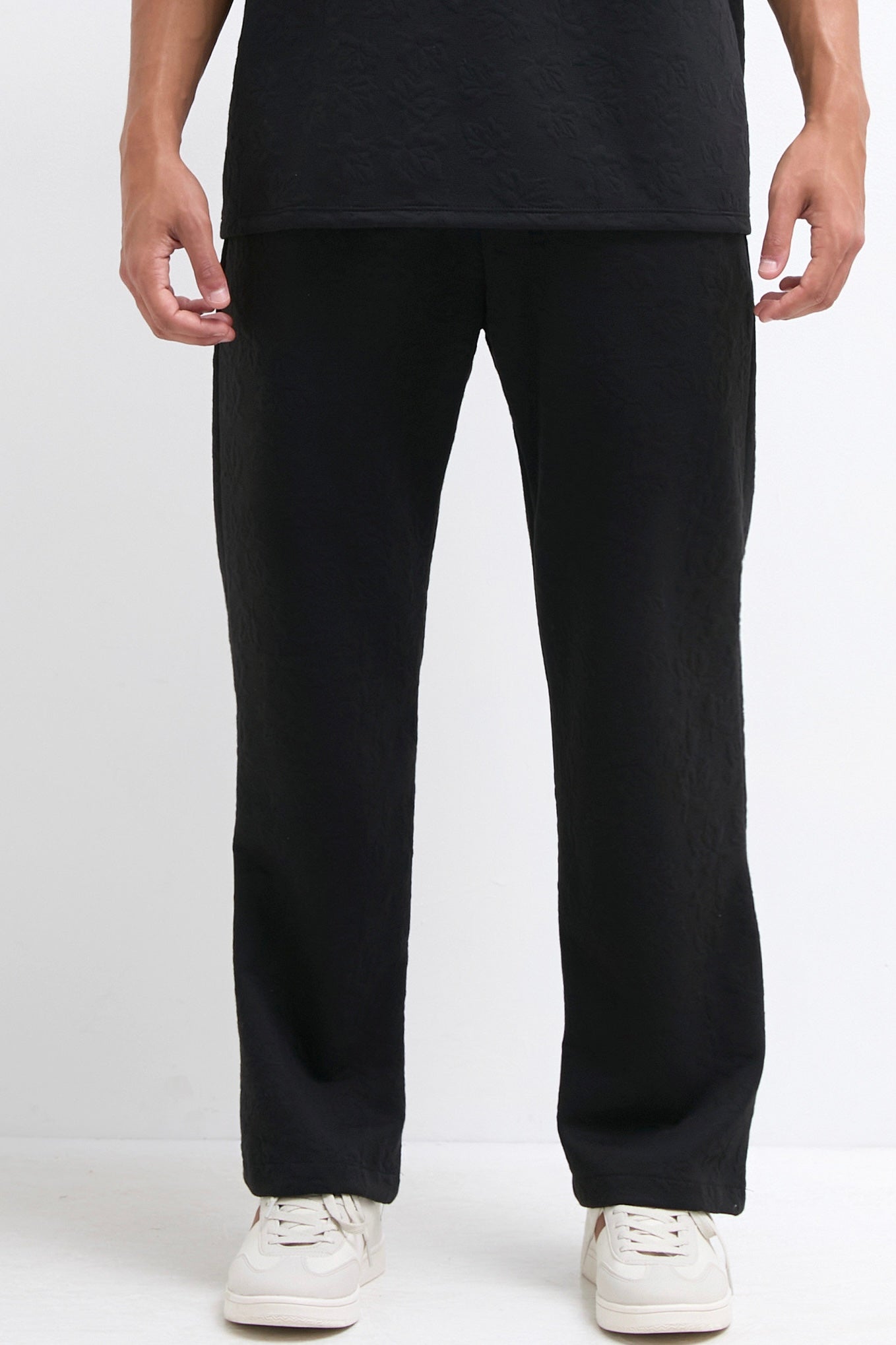 Pantalon jogging noir brodé florale