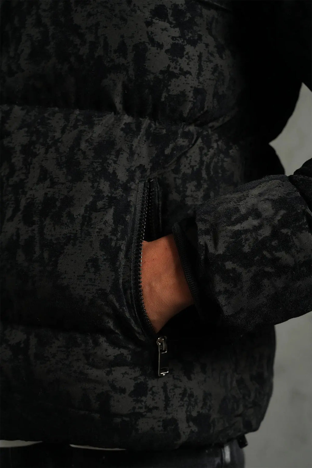 Doudoune Noir Brillante simili daim bonhomme