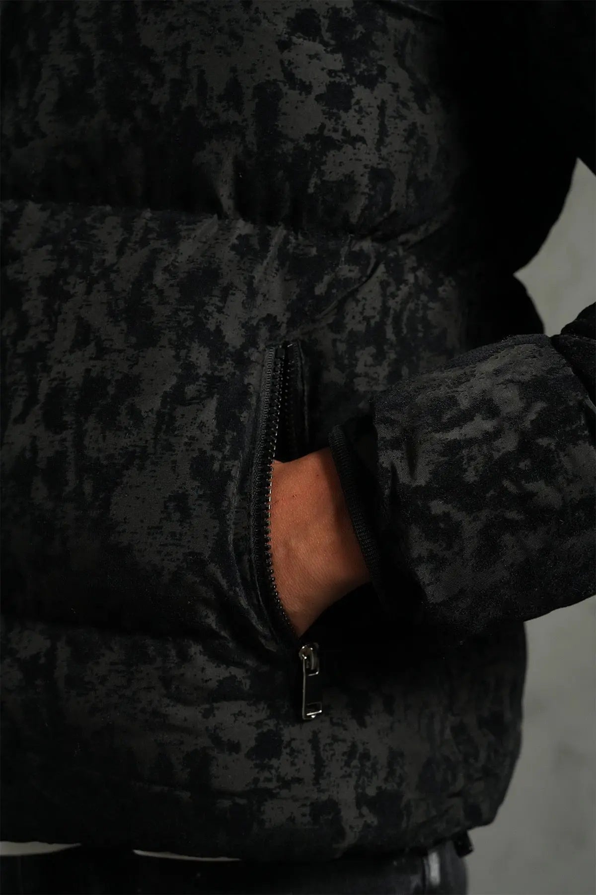 Doudoune Noir Brillante simili daim bonhomme