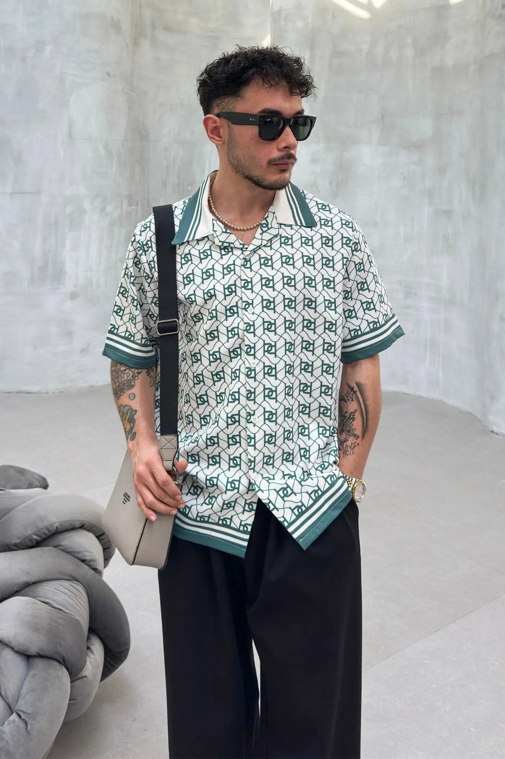 Chemise Homme Imprimée coupe droite manches courte Blanc et Vert bonhomme