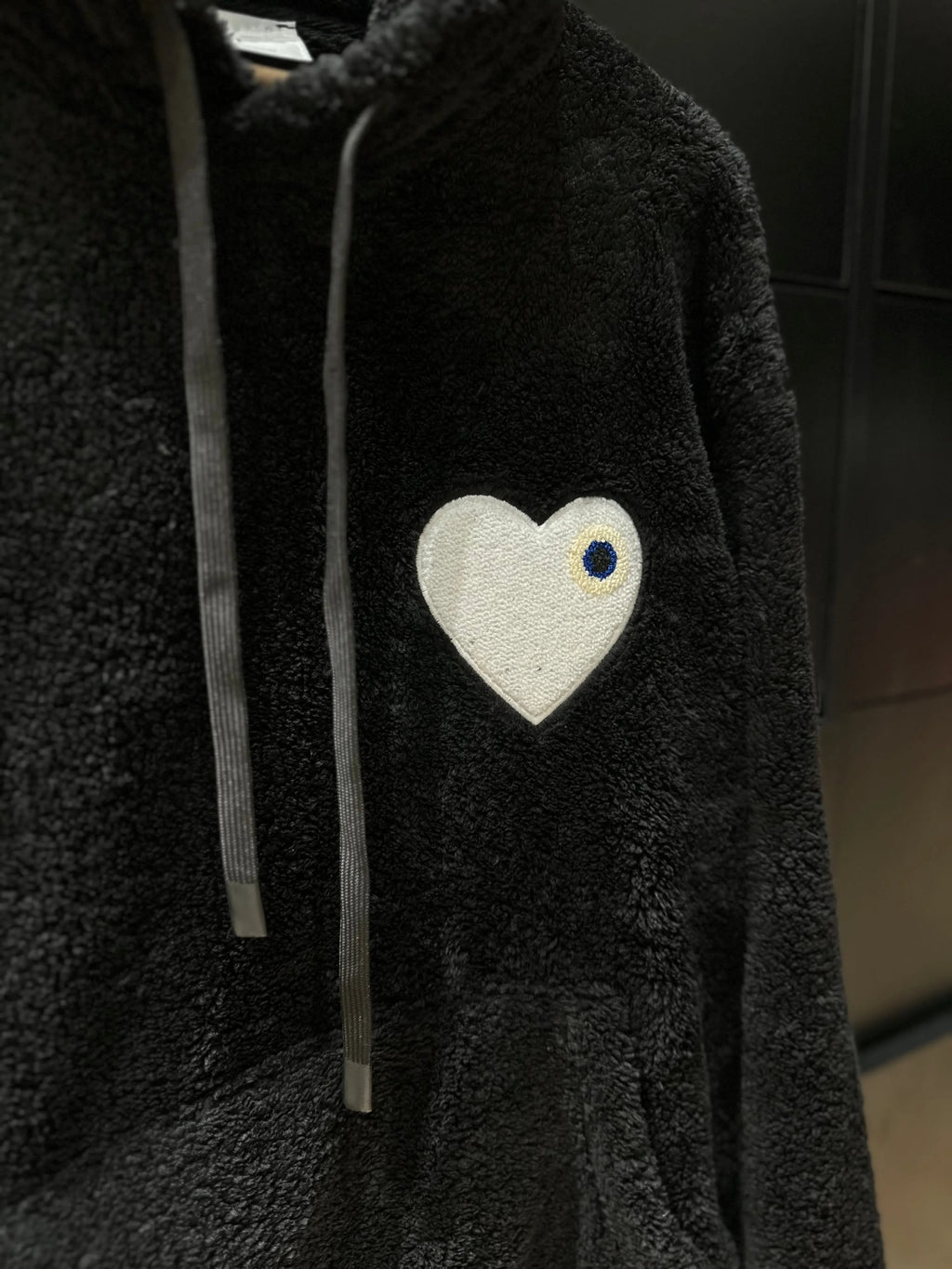 Sweat Moumoute à Capuche Noir Avec Cœur Blanc - bonhomme