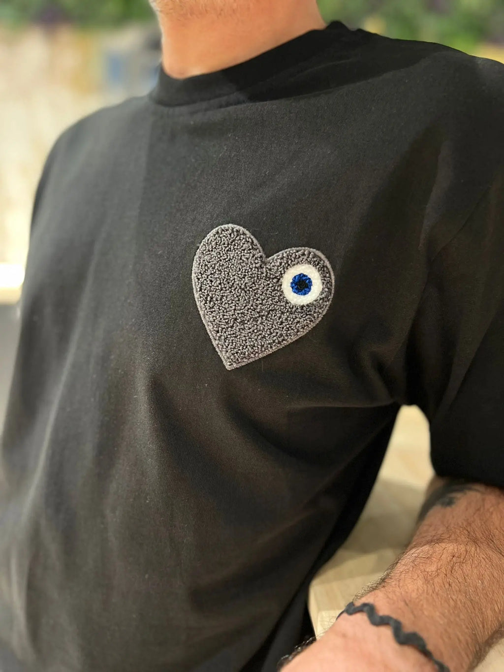 Tee shirt noir avec motif Coeur gris Homme bonhomme