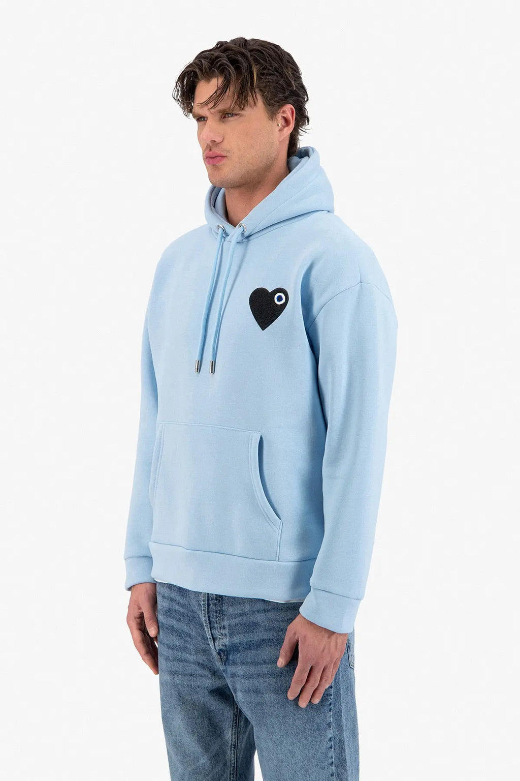 Sweat Capuche Bleu Ciel avec Coeur Noir bonhomme
