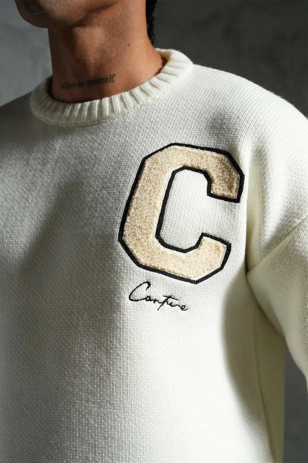 Pull Ikao Lettre C Style Universitaire bonhomme