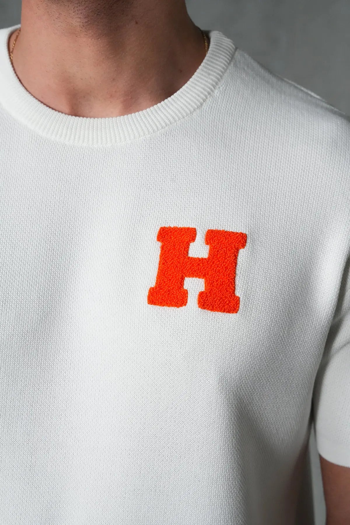 Pull Maille Homme Signature “H” – Élégance Moderne & Confort Premium (Copie) bonhomme