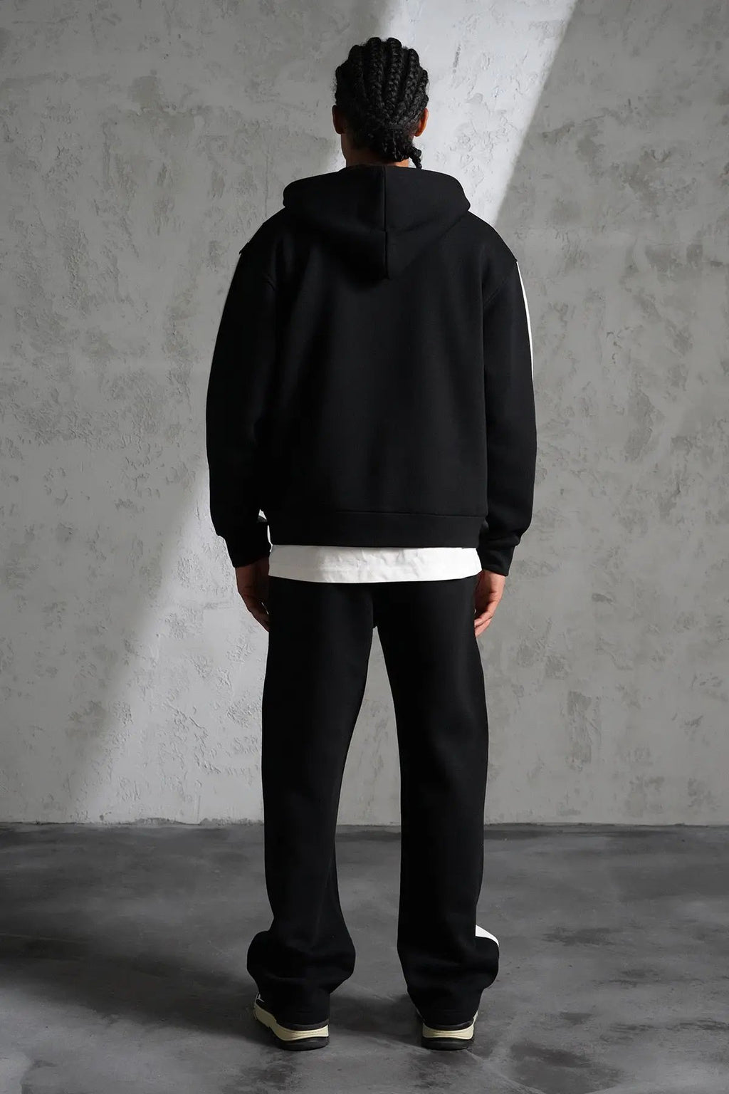 Ensemble Ikao Jogging Homme Noir et Blanc – Design Graphique Streetwear bonhomme