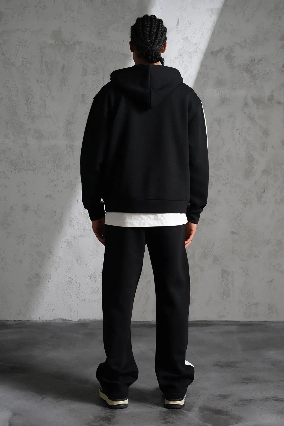 Ensemble Ikao Jogging Homme Noir et Blanc – Design Graphique Streetwear bonhomme