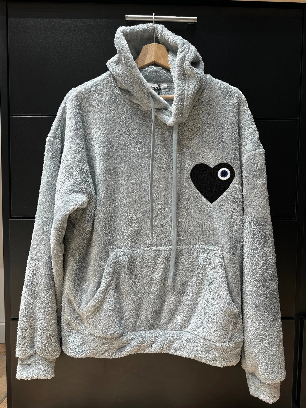 Sweat Moumoute à Capuche Gris Avec Cœur Noir - bonhomme