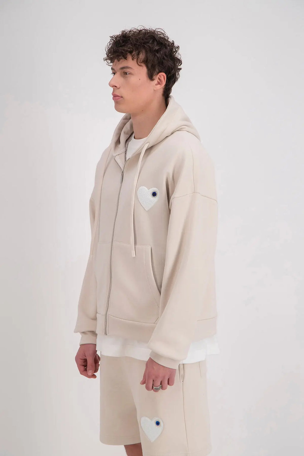 Veste Beige Coeur Blanc avec capuche et fermeture Zip bonhomme