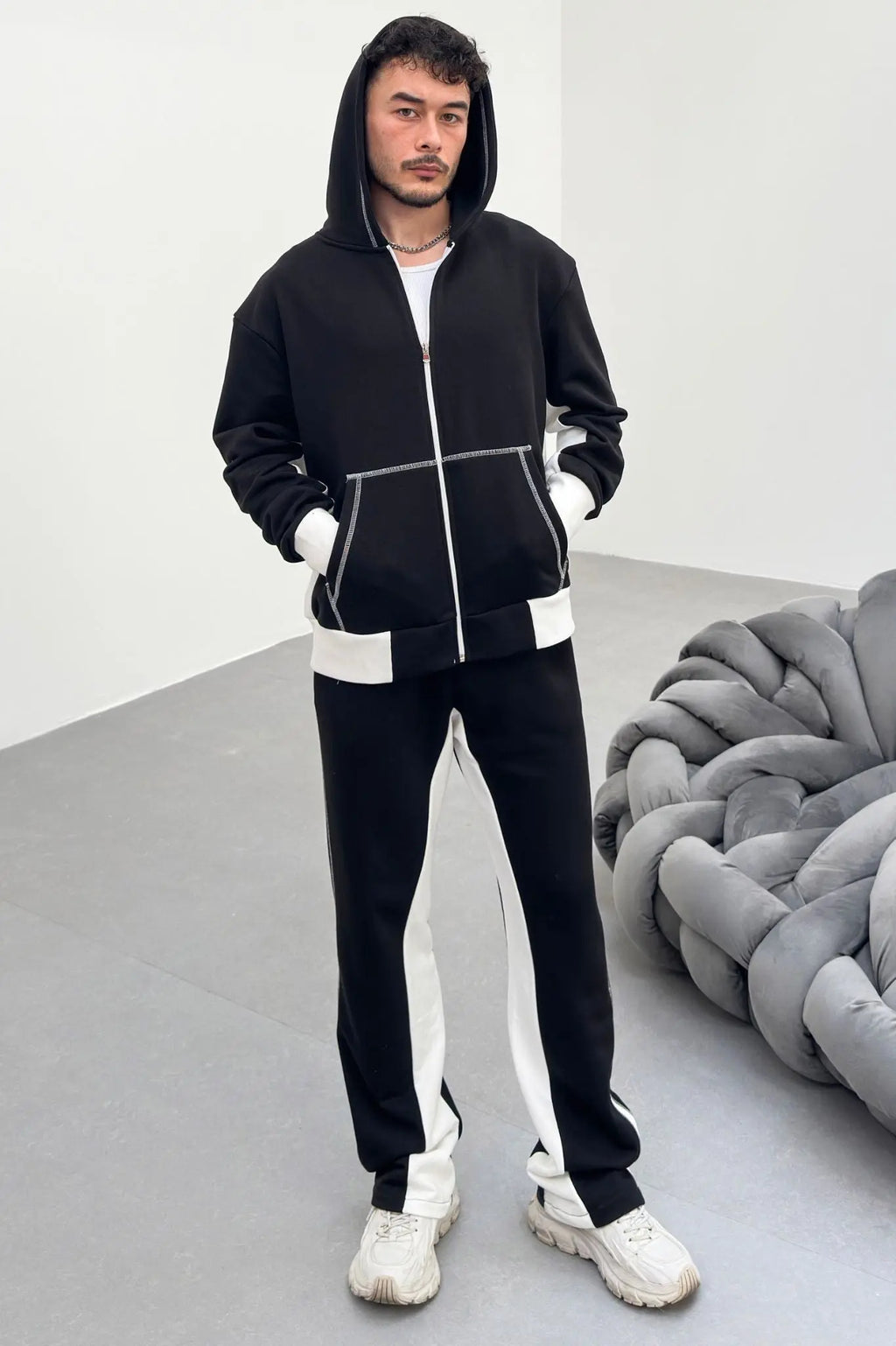 Ensemble jogging bi couleur veste et pantalon jogging coup flare noir blanc bonhomme