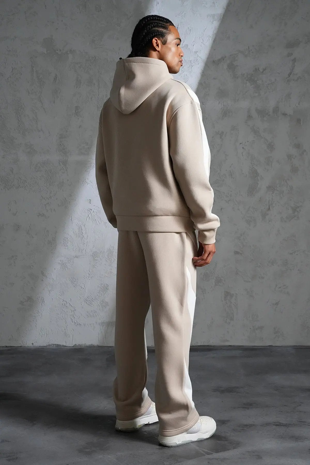 Ensemble Ikao Jogging Homme Beige et Blanc – Style Streetwear Graphique bonhomme