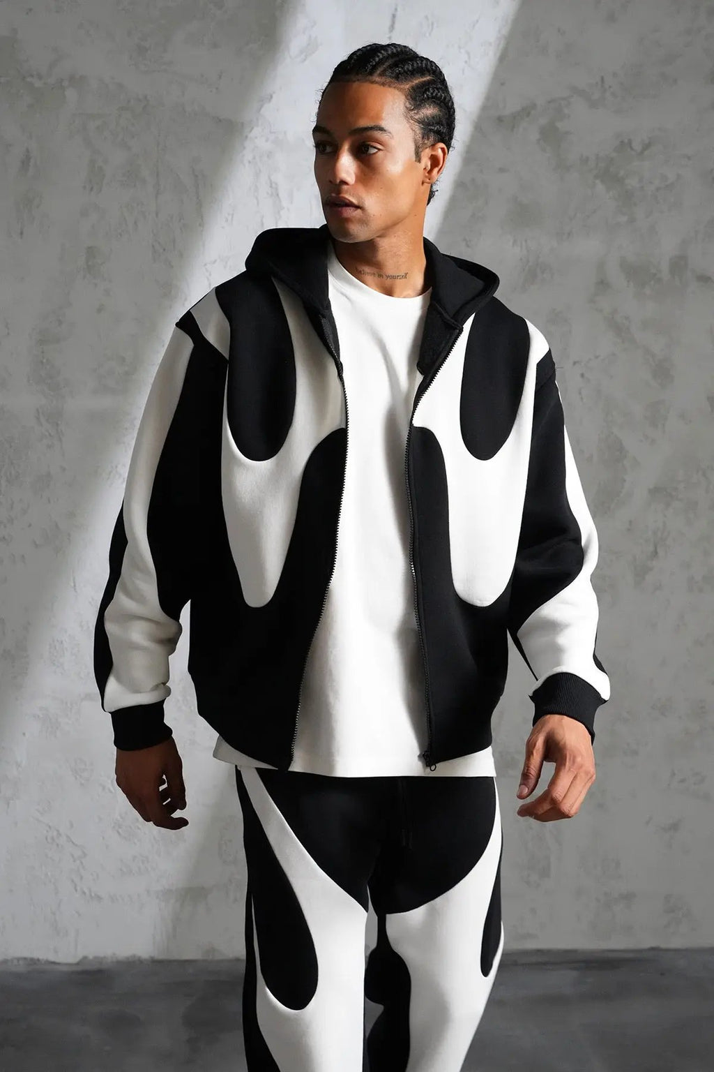 Ensemble Ikao Jogging Homme Noir et Blanc – Design Graphique Streetwear bonhomme