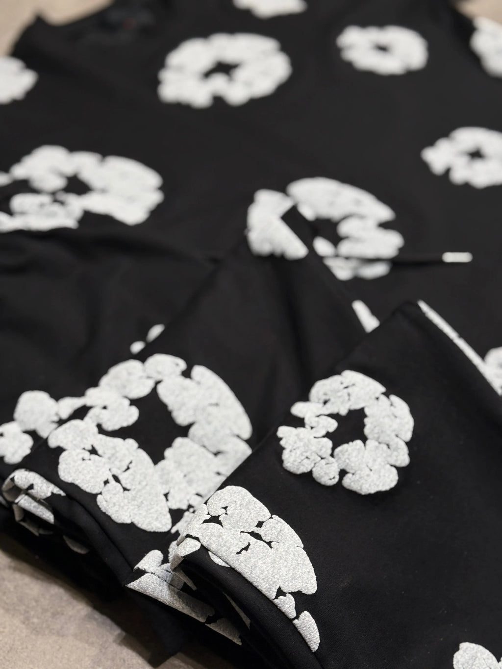 Ensemble Tee-Shirt et Pantalon jogging Fleur noir et blanc bonhomme