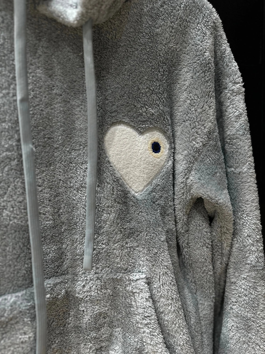 Sweat Moumoute à Capuche Gris Avec Cœur Blanc - bonhomme