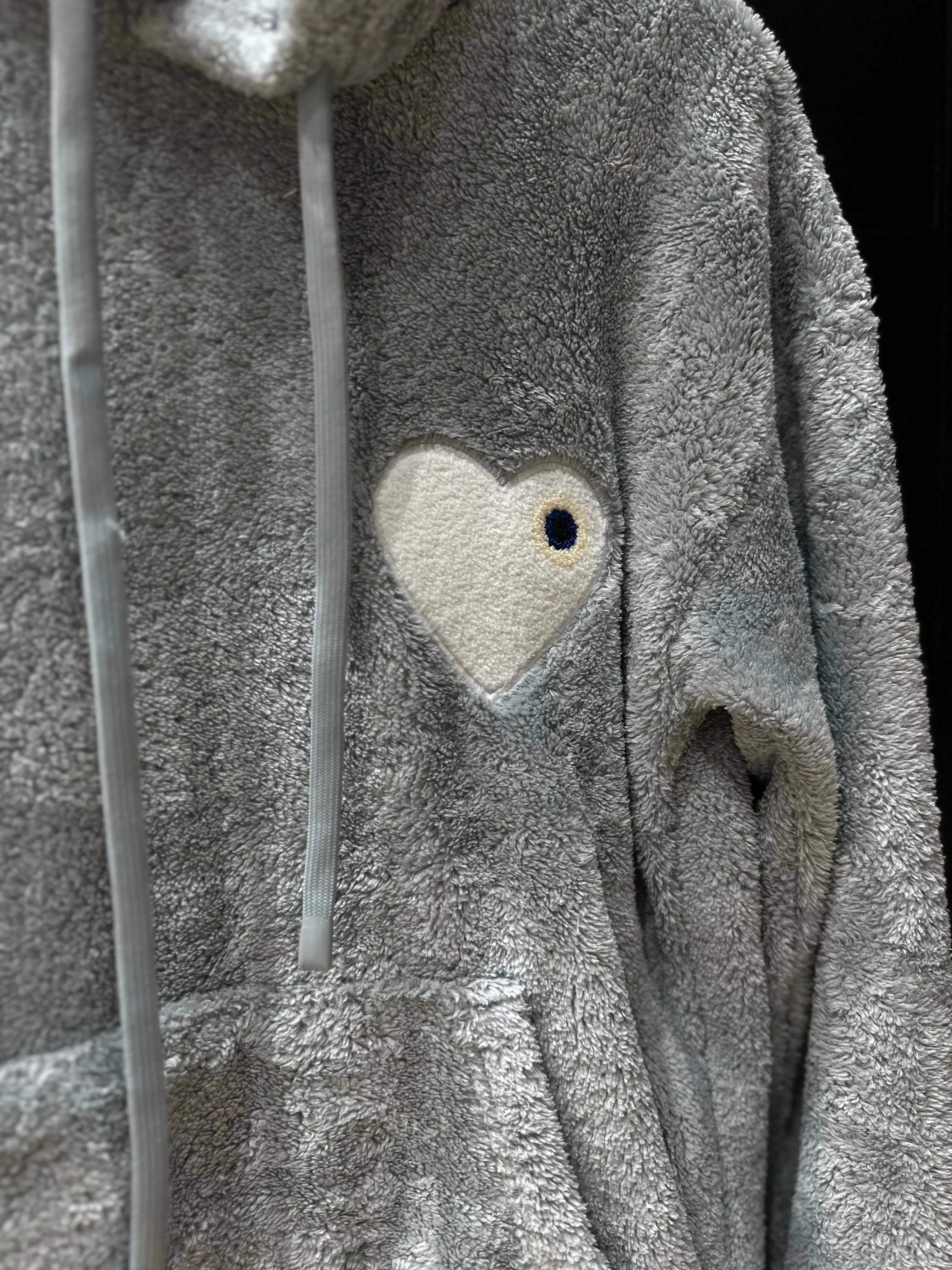 Sweat Moumoute à Capuche Gris Avec Cœur Blanc - bonhomme