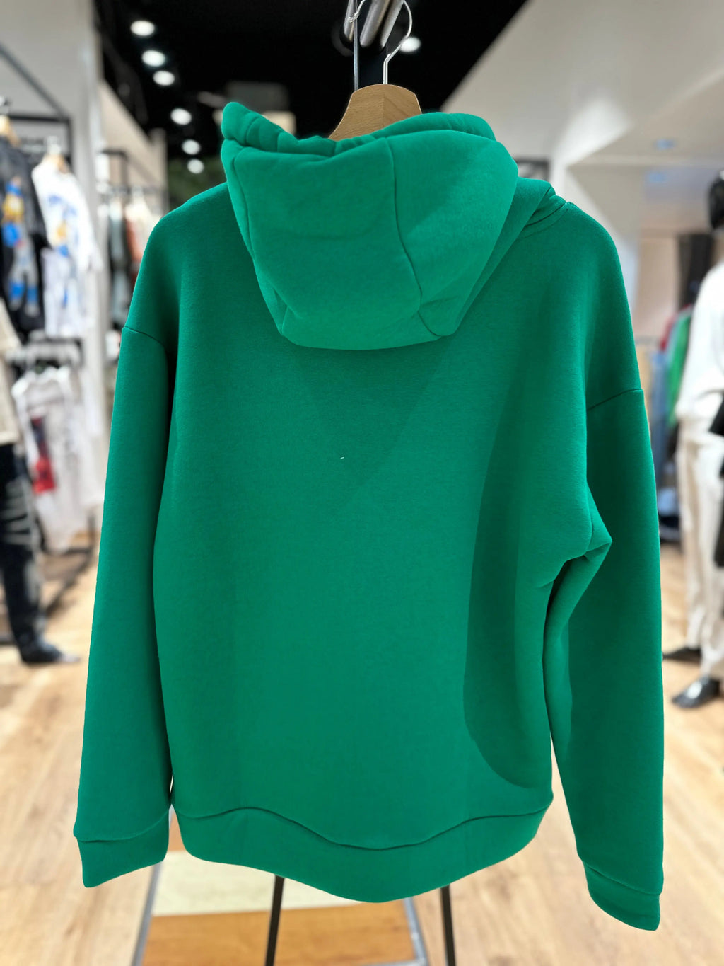 Sweat capuche vert avec cœur noir - bonhomme