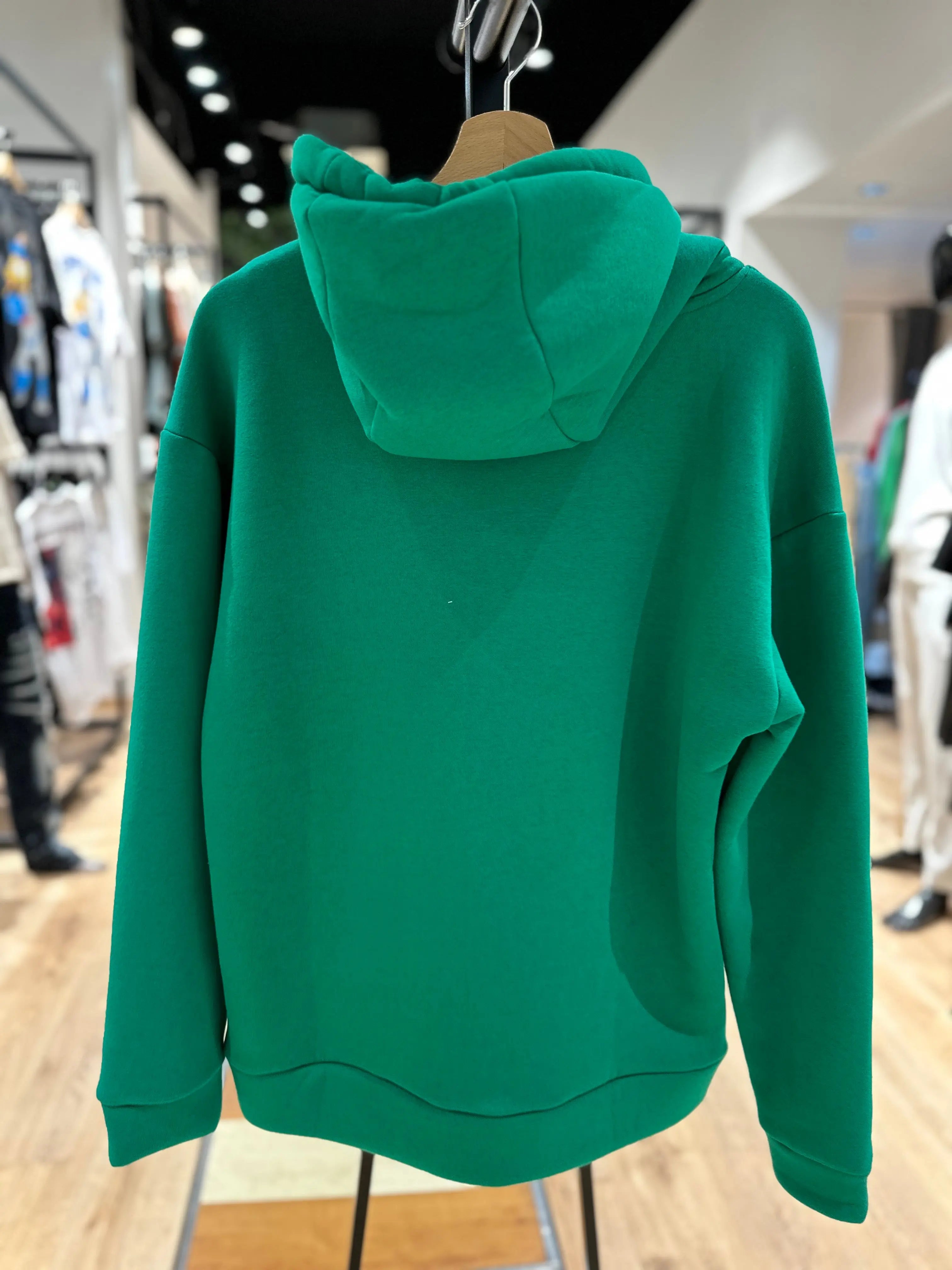 Sweat capuche vert avec cœur noir - bonhomme