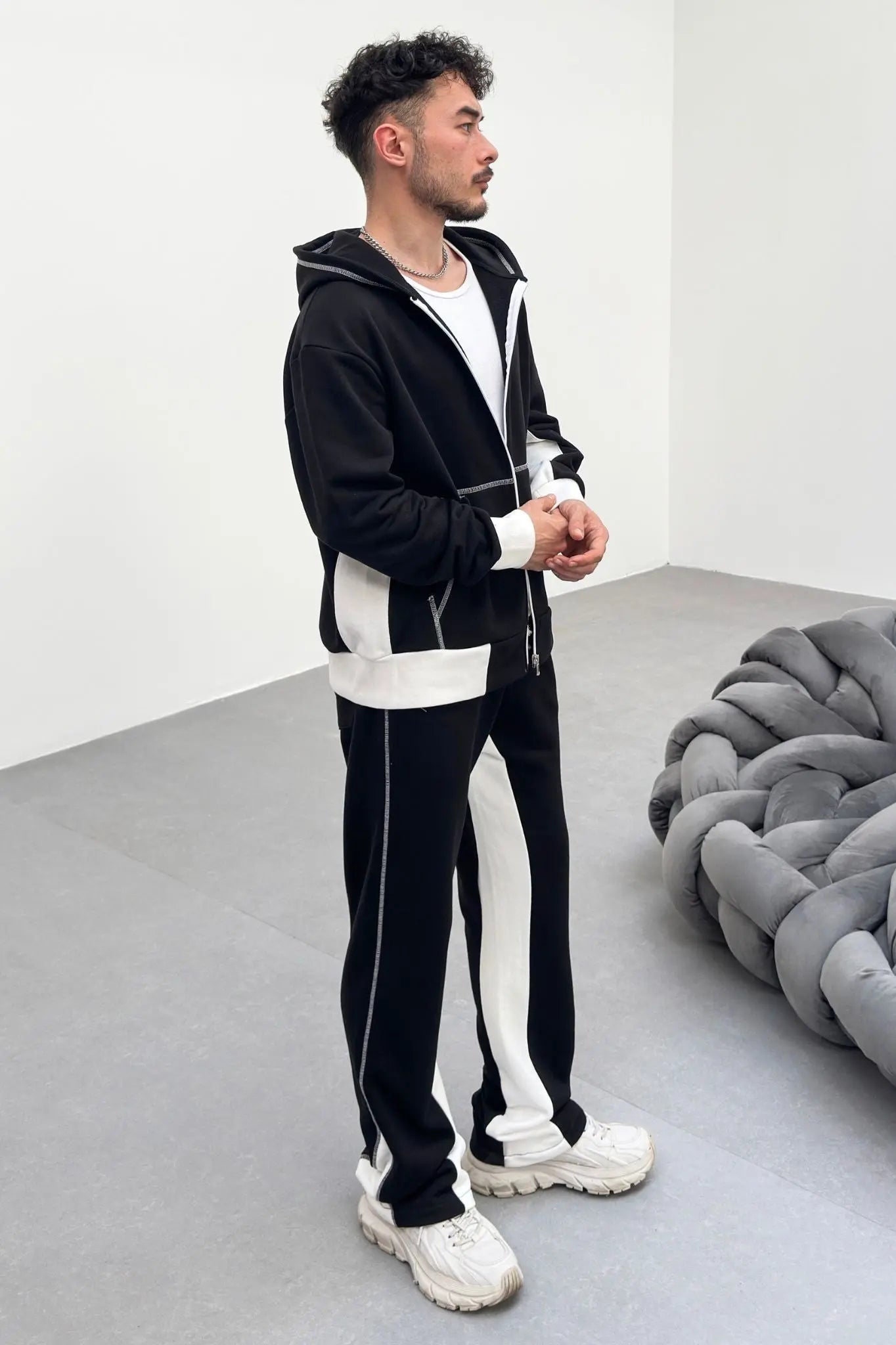 Ensemble jogging bi couleur veste et pantalon jogging coup flare noir blanc bonhomme