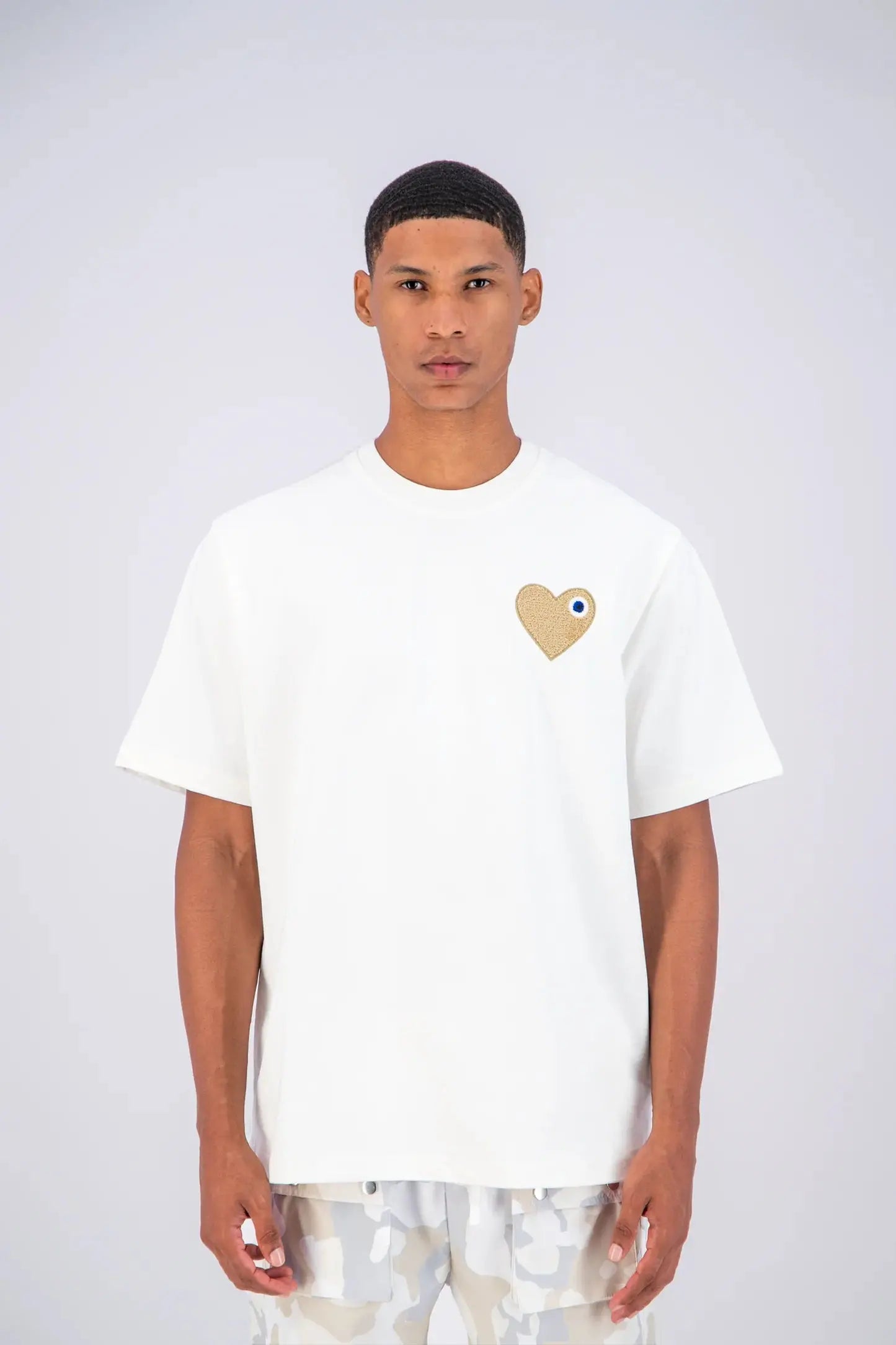 Tee shirt Blanc avec motif Coeur Beige Hommei - bonhomme